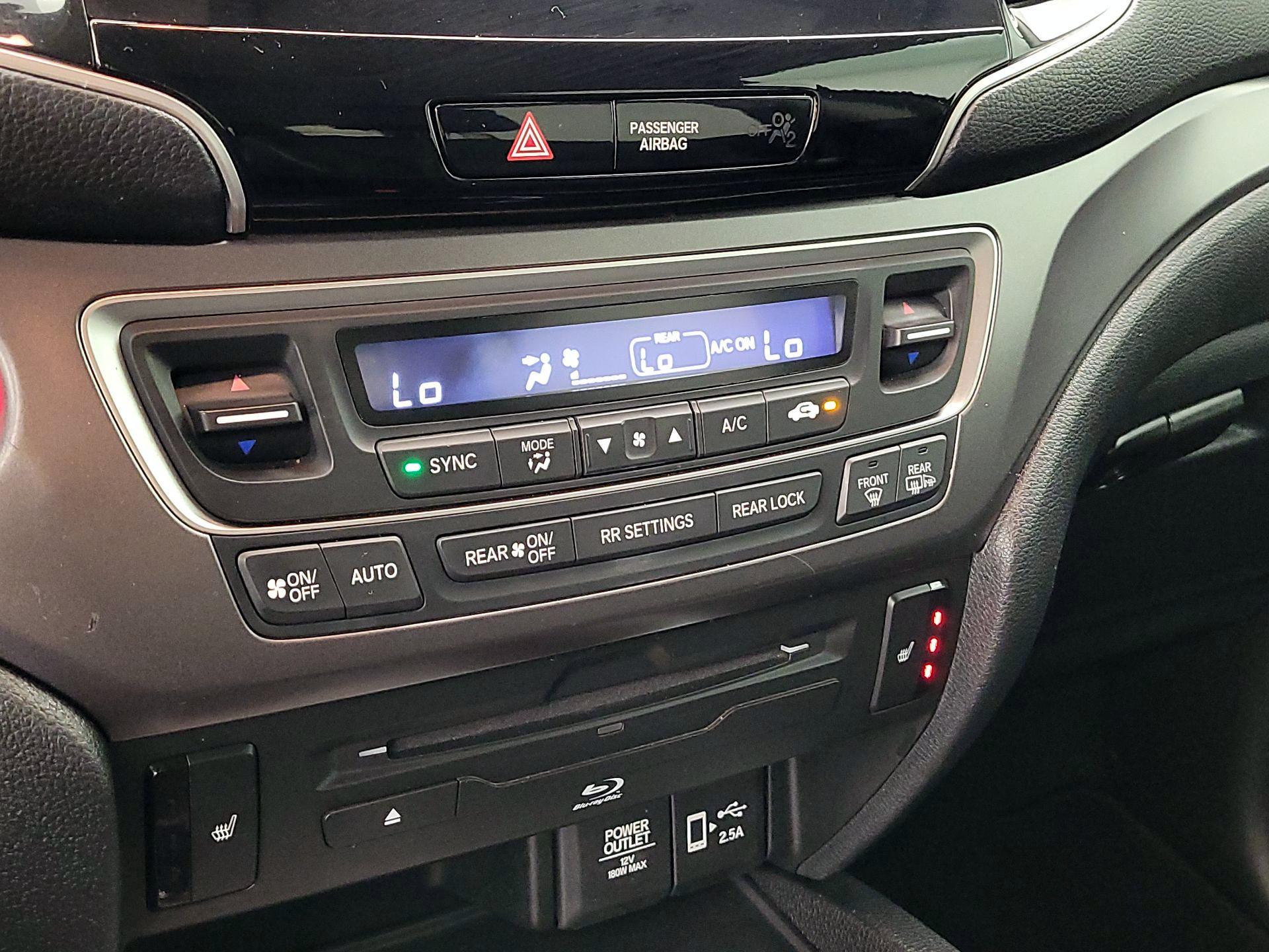 Thumbnail: 2019 Honda Pilot - 17