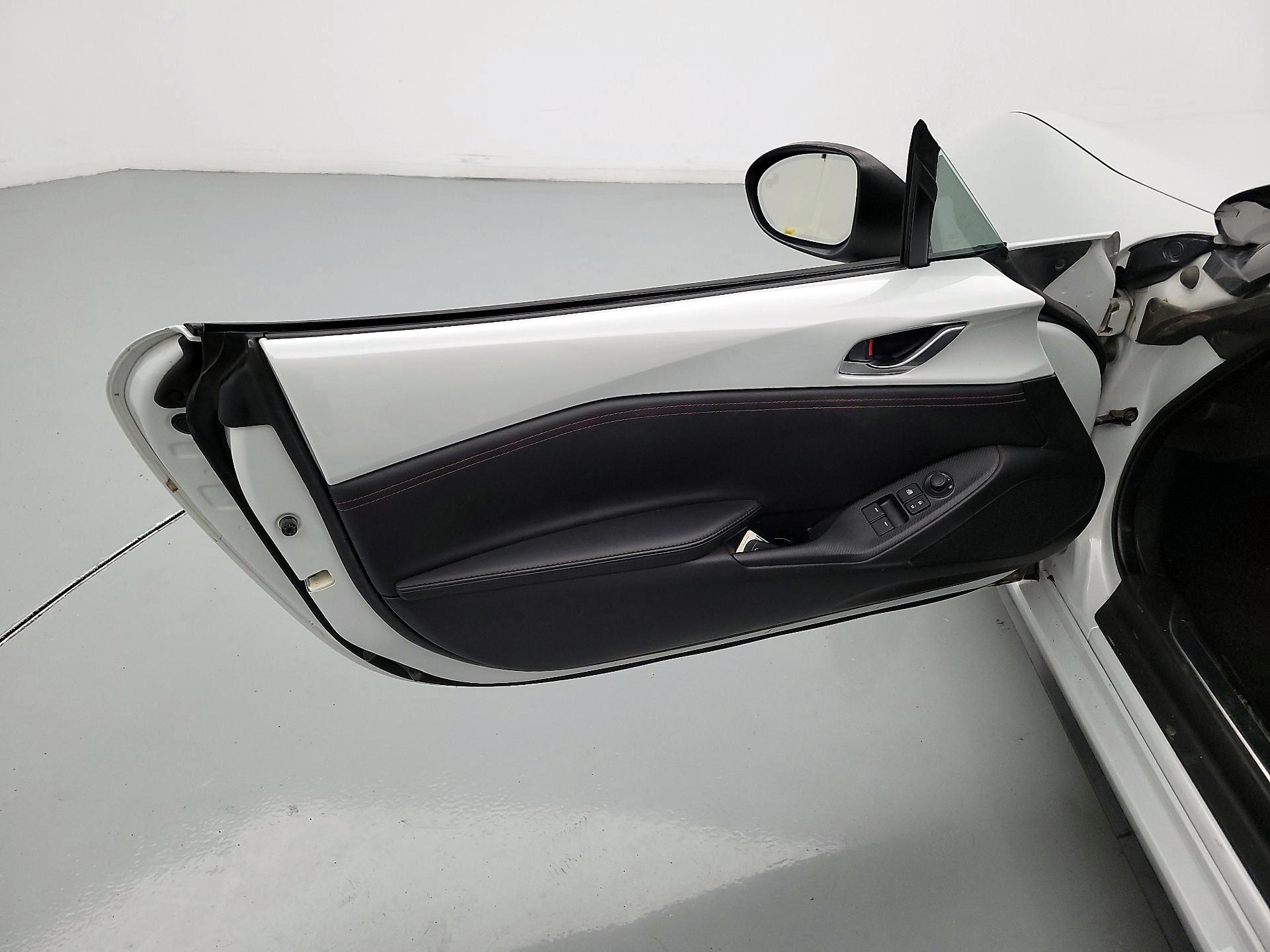 Thumbnail: 2016 Mazda MX-5 Miata - 12