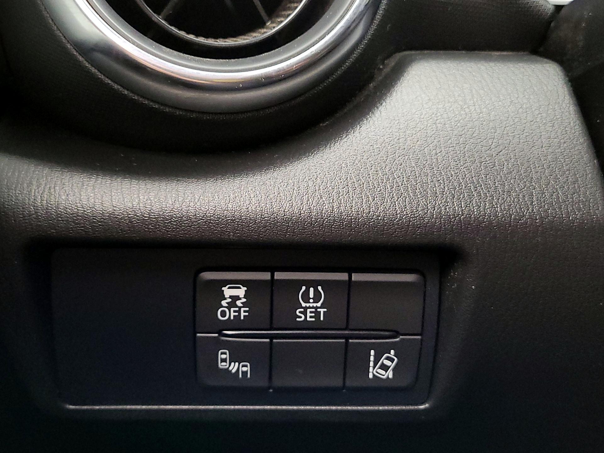 Thumbnail: 2016 Mazda MX-5 Miata - 13