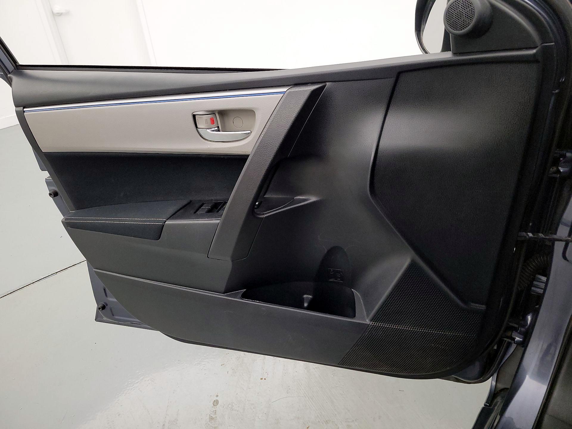 Thumbnail: 2015 Toyota Corolla - 12