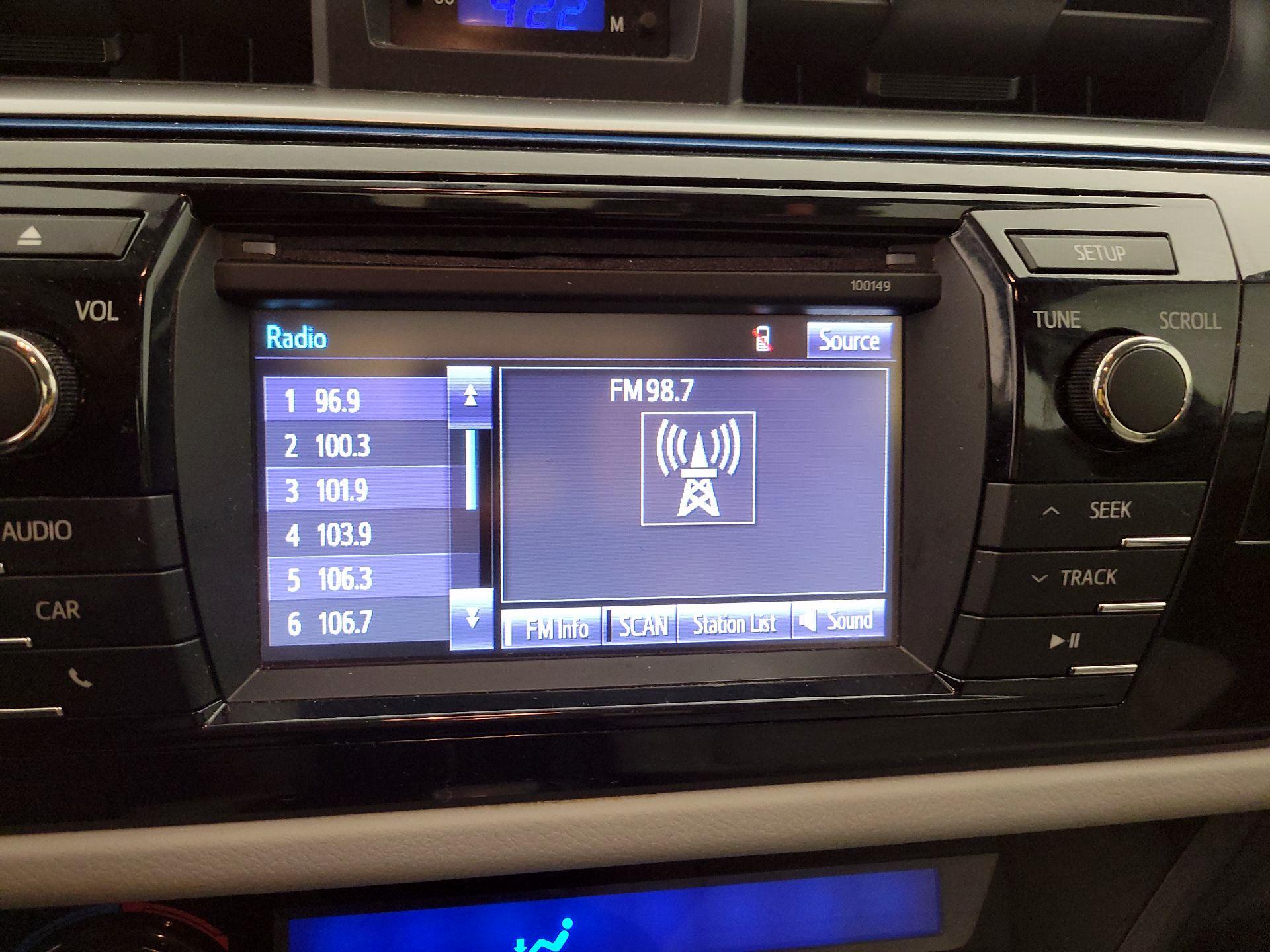 Thumbnail: 2015 Toyota Corolla - 15