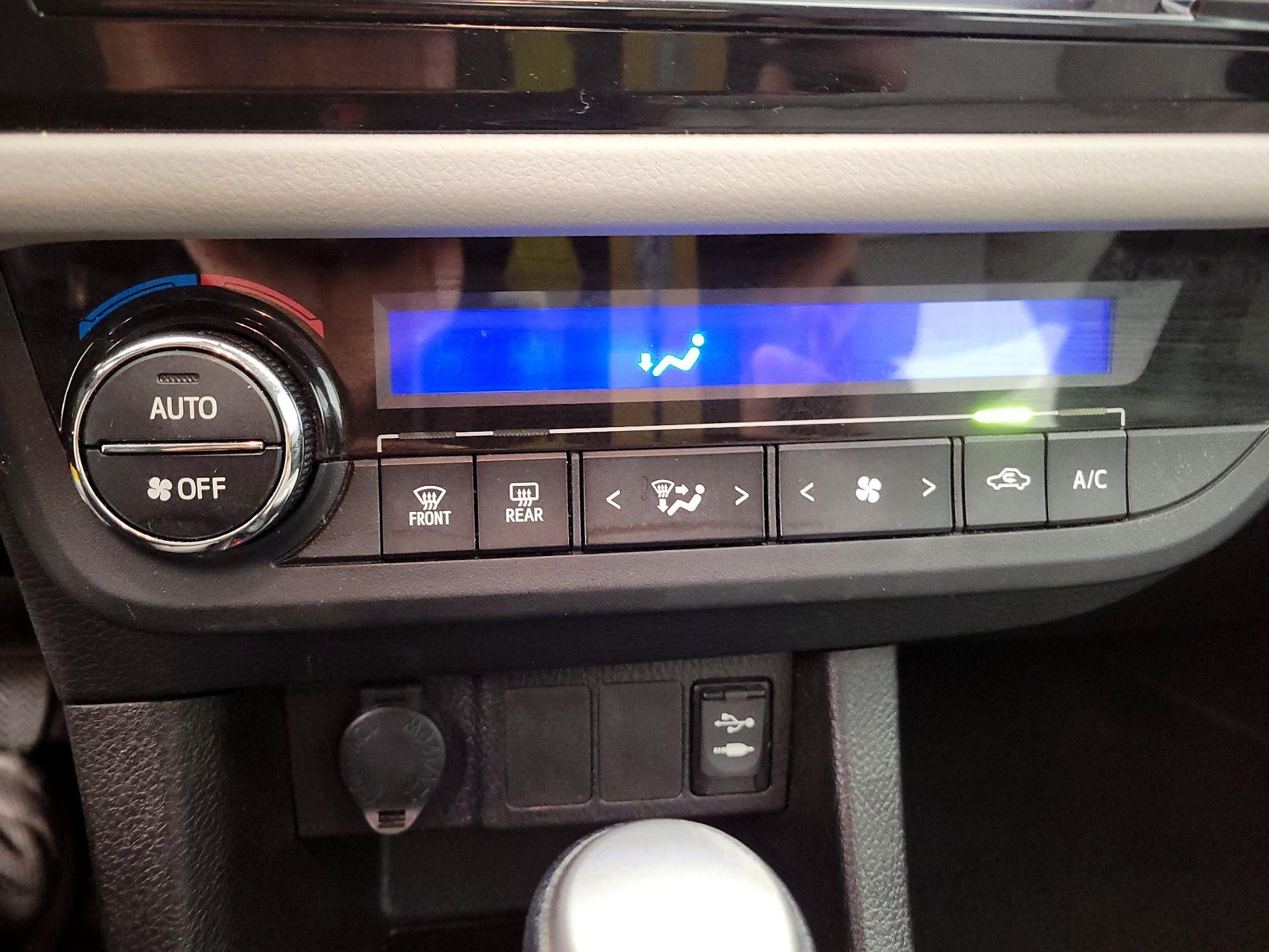 Thumbnail: 2015 Toyota Corolla - 16