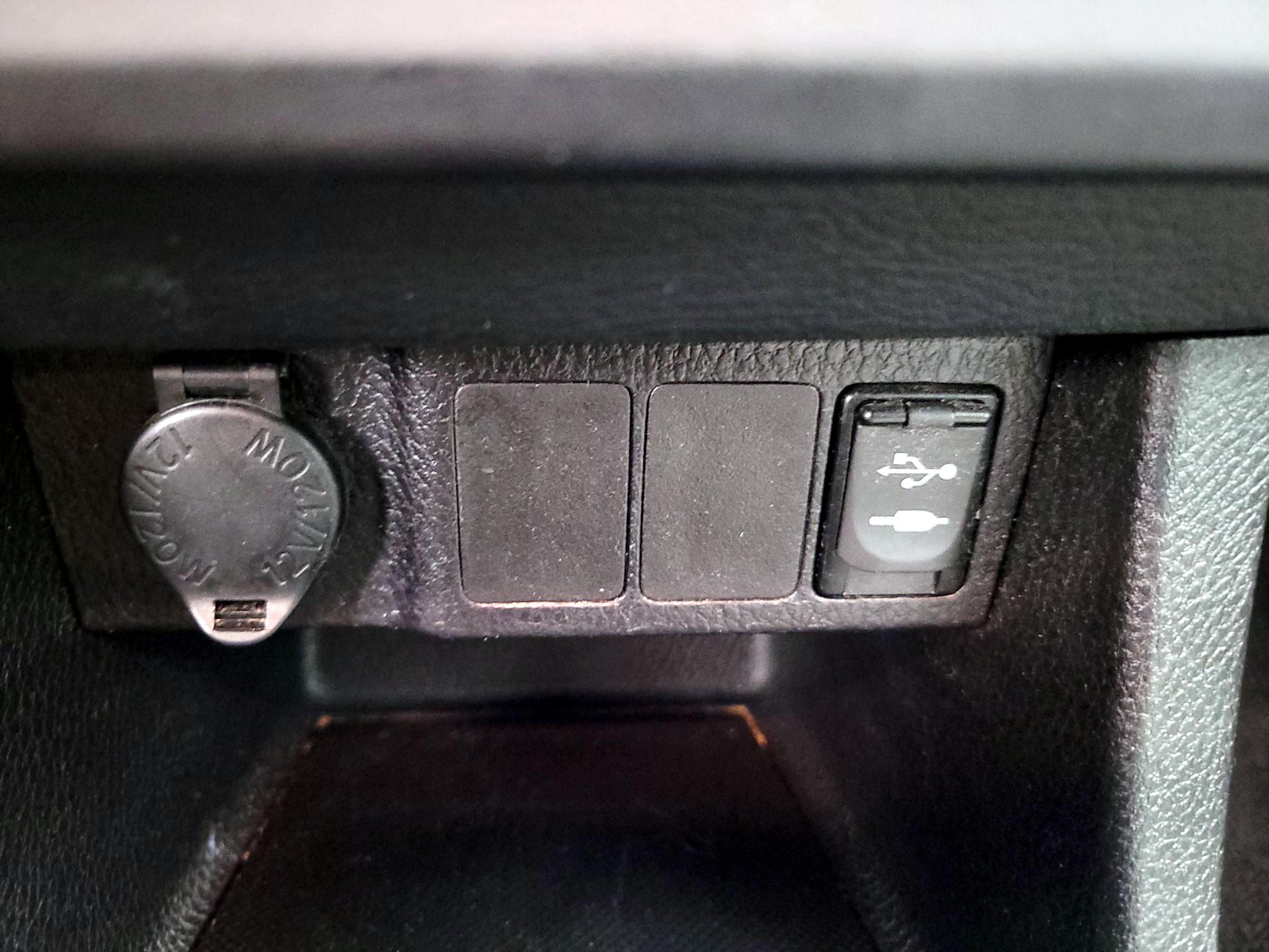 Thumbnail: 2015 Toyota Corolla - 18