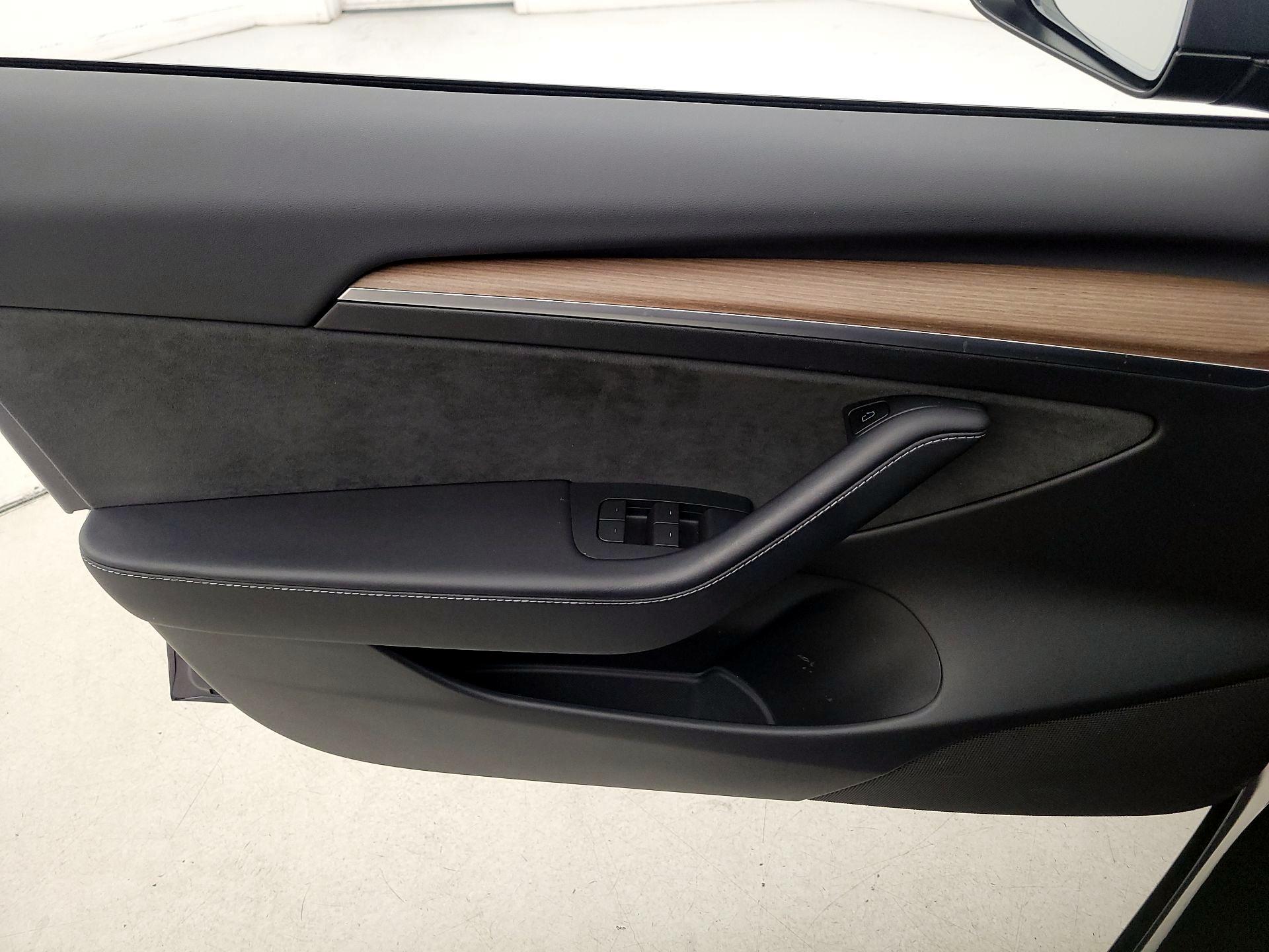 Thumbnail: 2023 Tesla Model 3 - 12