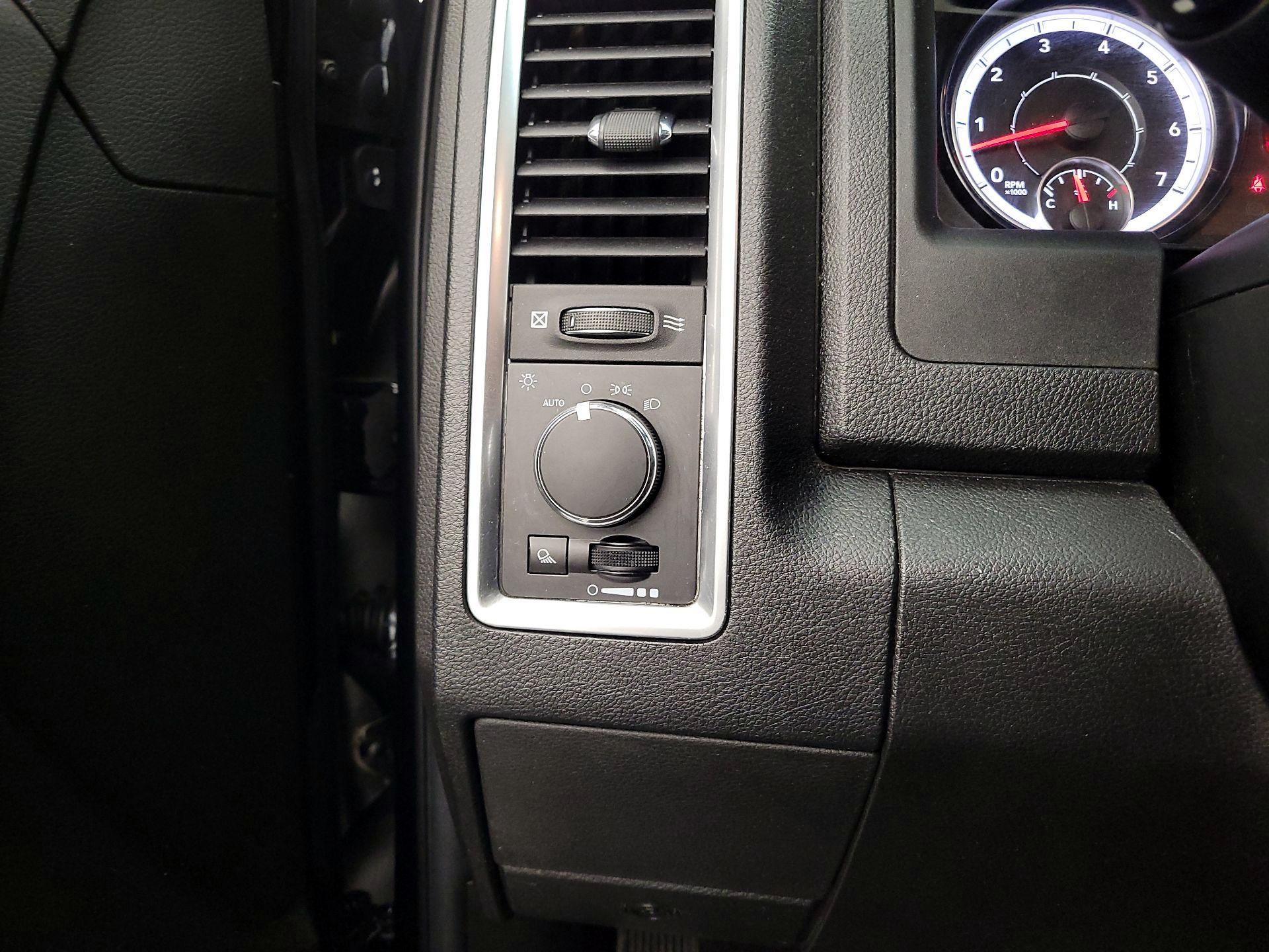 Thumbnail: 2021 RAM 1500 Classic - 13