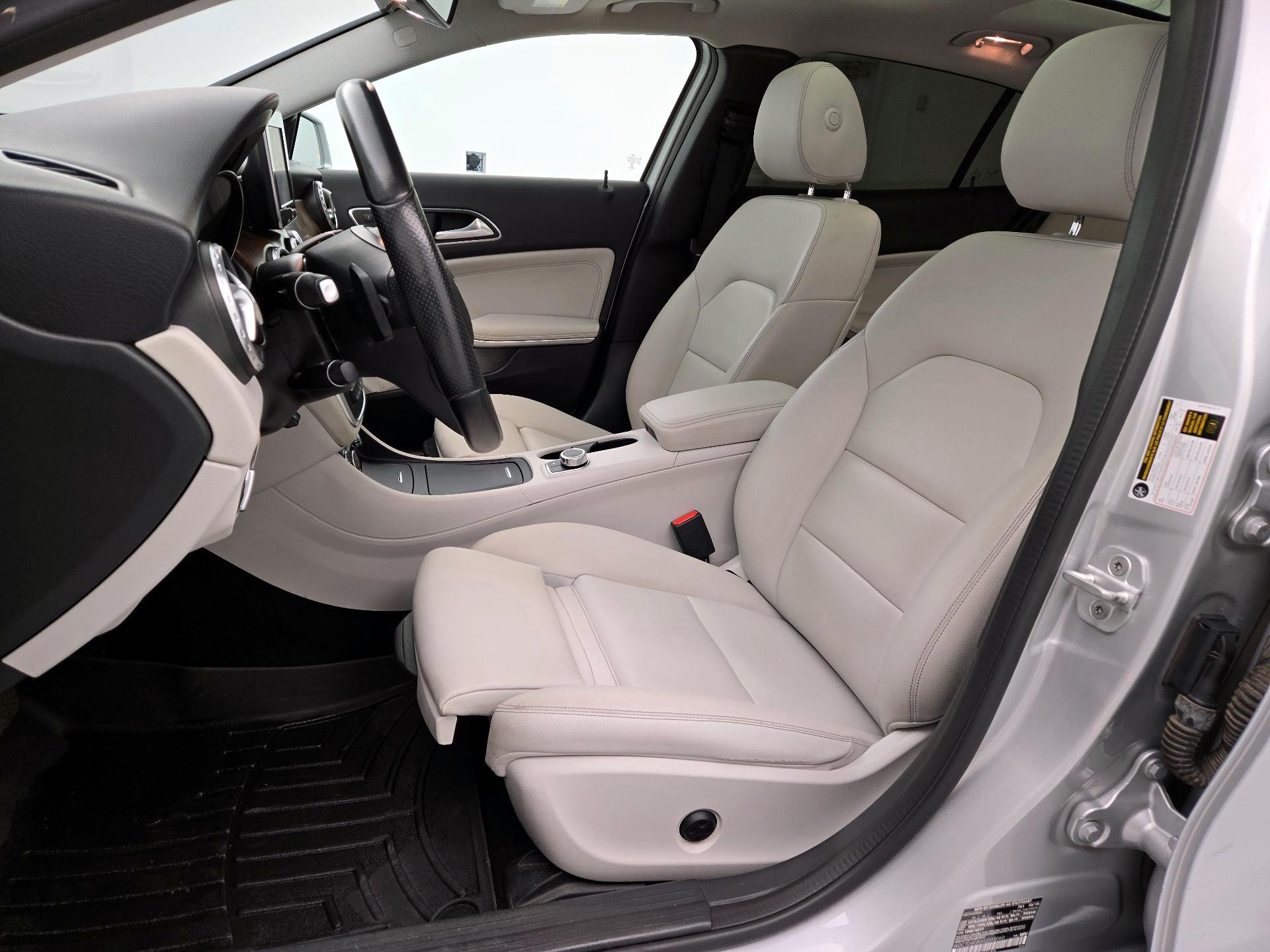 Thumbnail: 2016 Mercedes-Benz GLA - 11