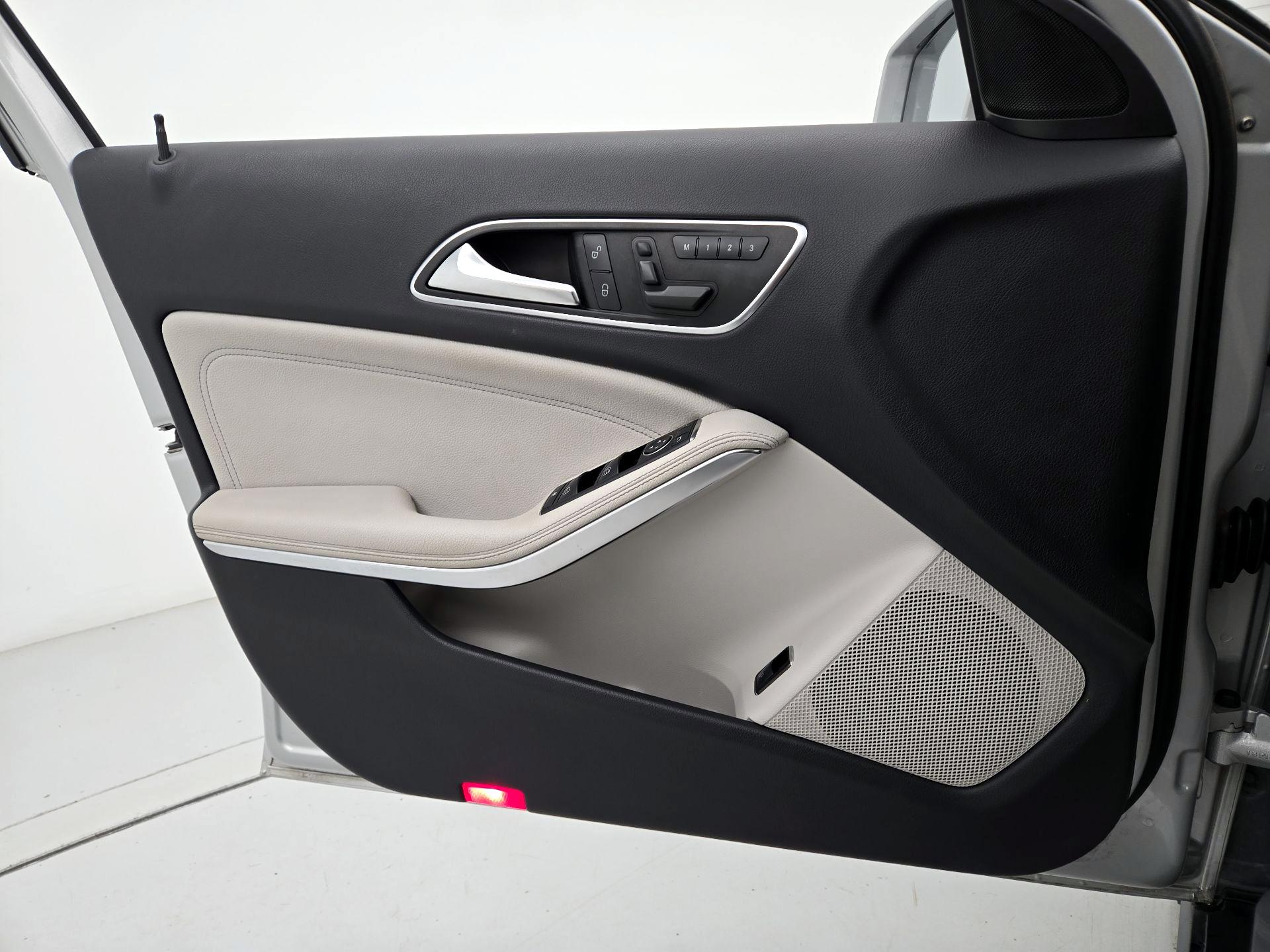 Thumbnail: 2016 Mercedes-Benz GLA - 12