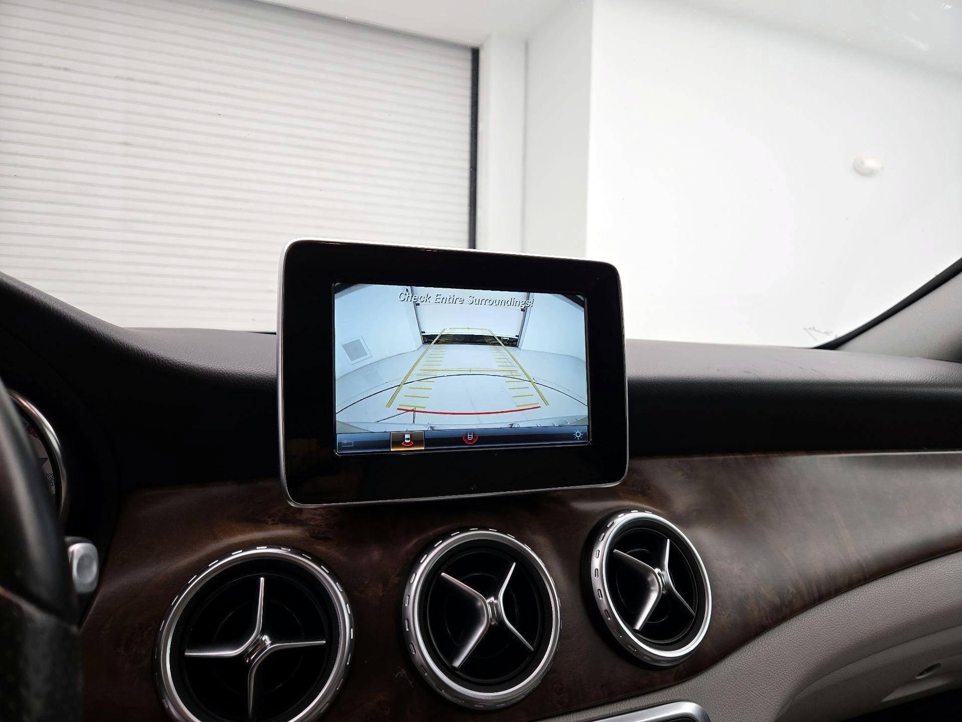 Thumbnail: 2016 Mercedes-Benz GLA - 14