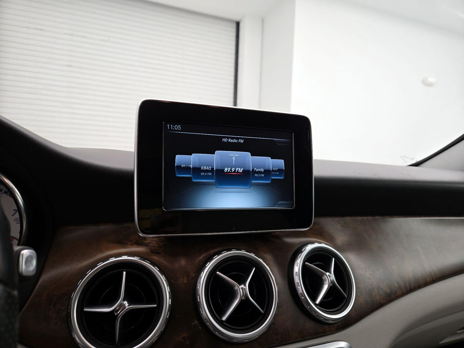 Thumbnail: 2016 Mercedes-Benz GLA - 15