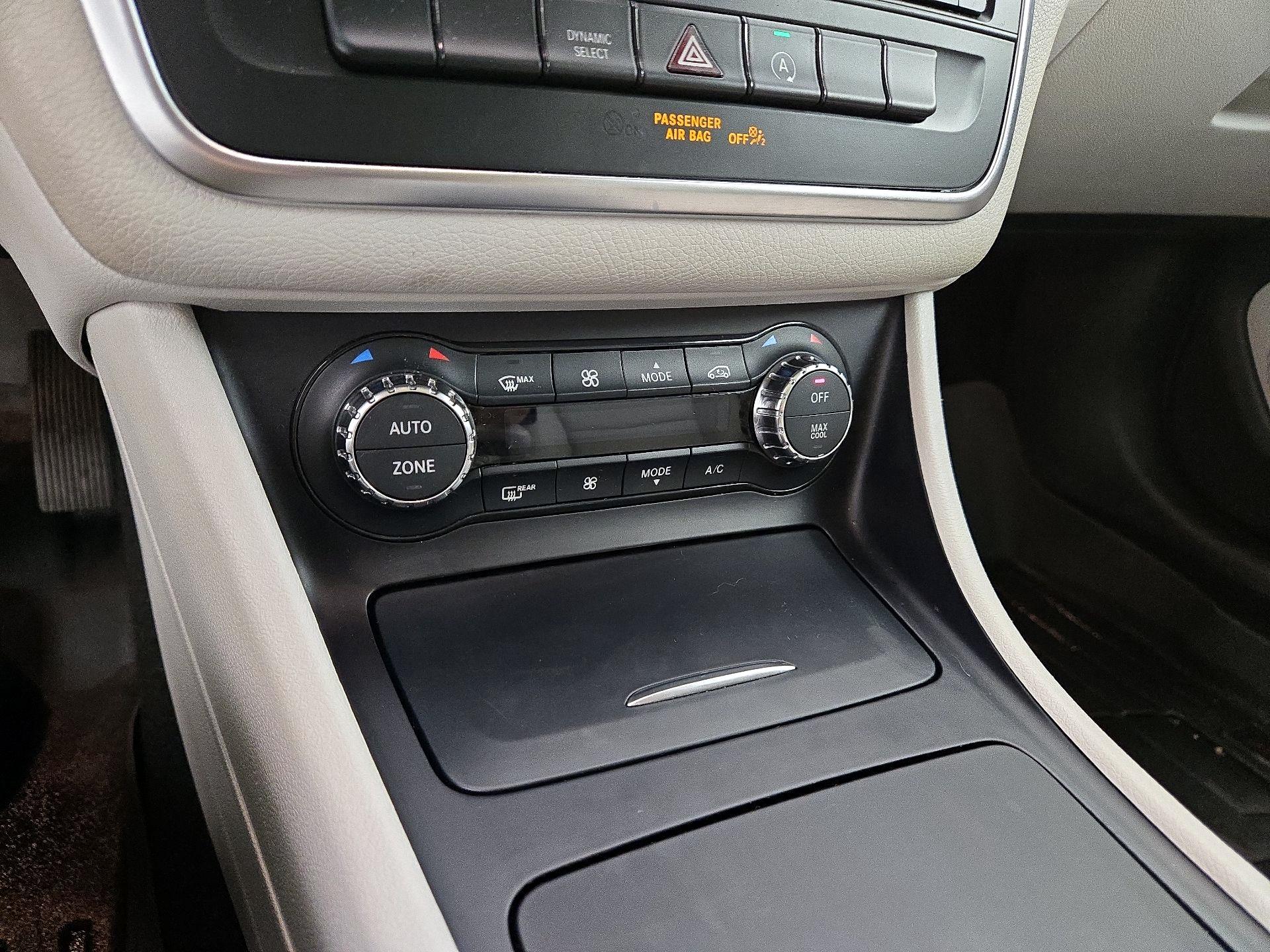 Thumbnail: 2016 Mercedes-Benz GLA - 16