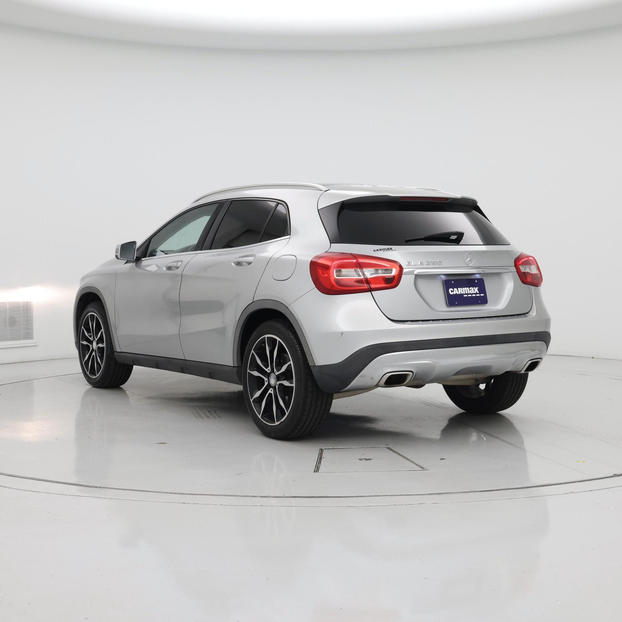 Thumbnail: 2016 Mercedes-Benz GLA - 2