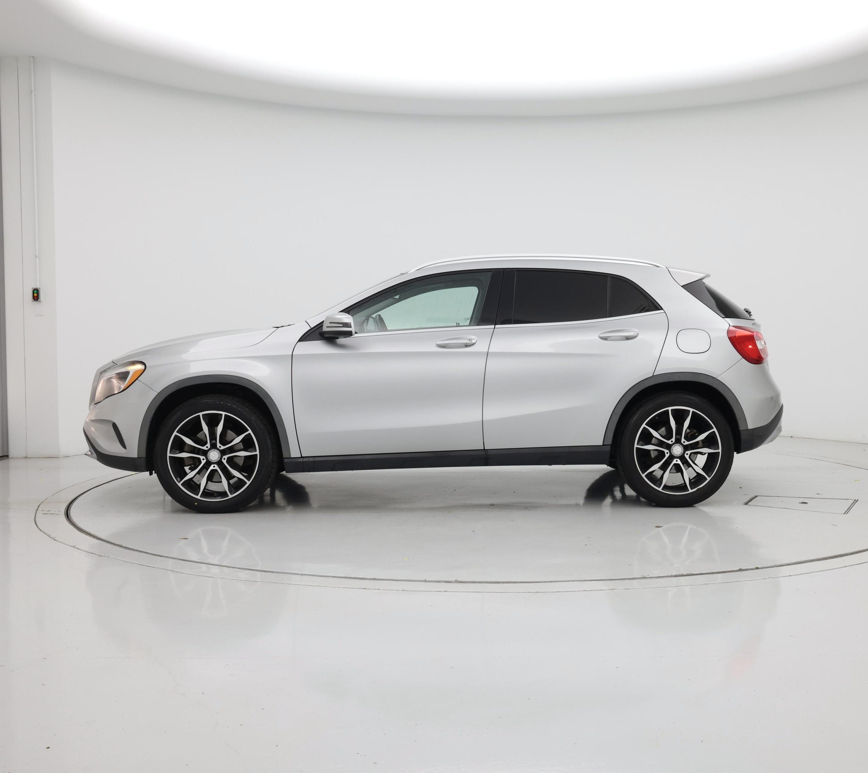 Thumbnail: 2016 Mercedes-Benz GLA - 3