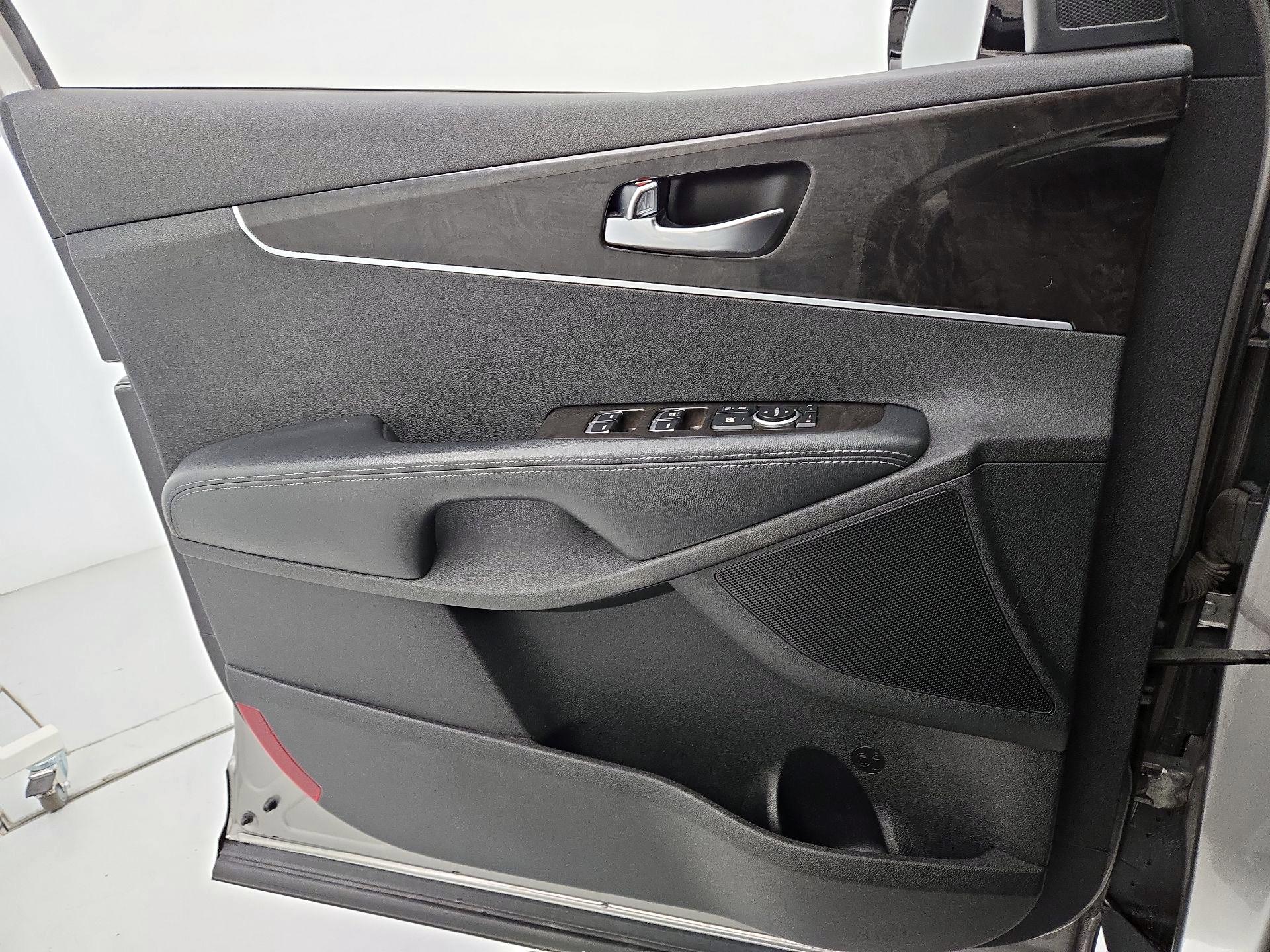 Thumbnail: 2016 Kia Sorento - 12