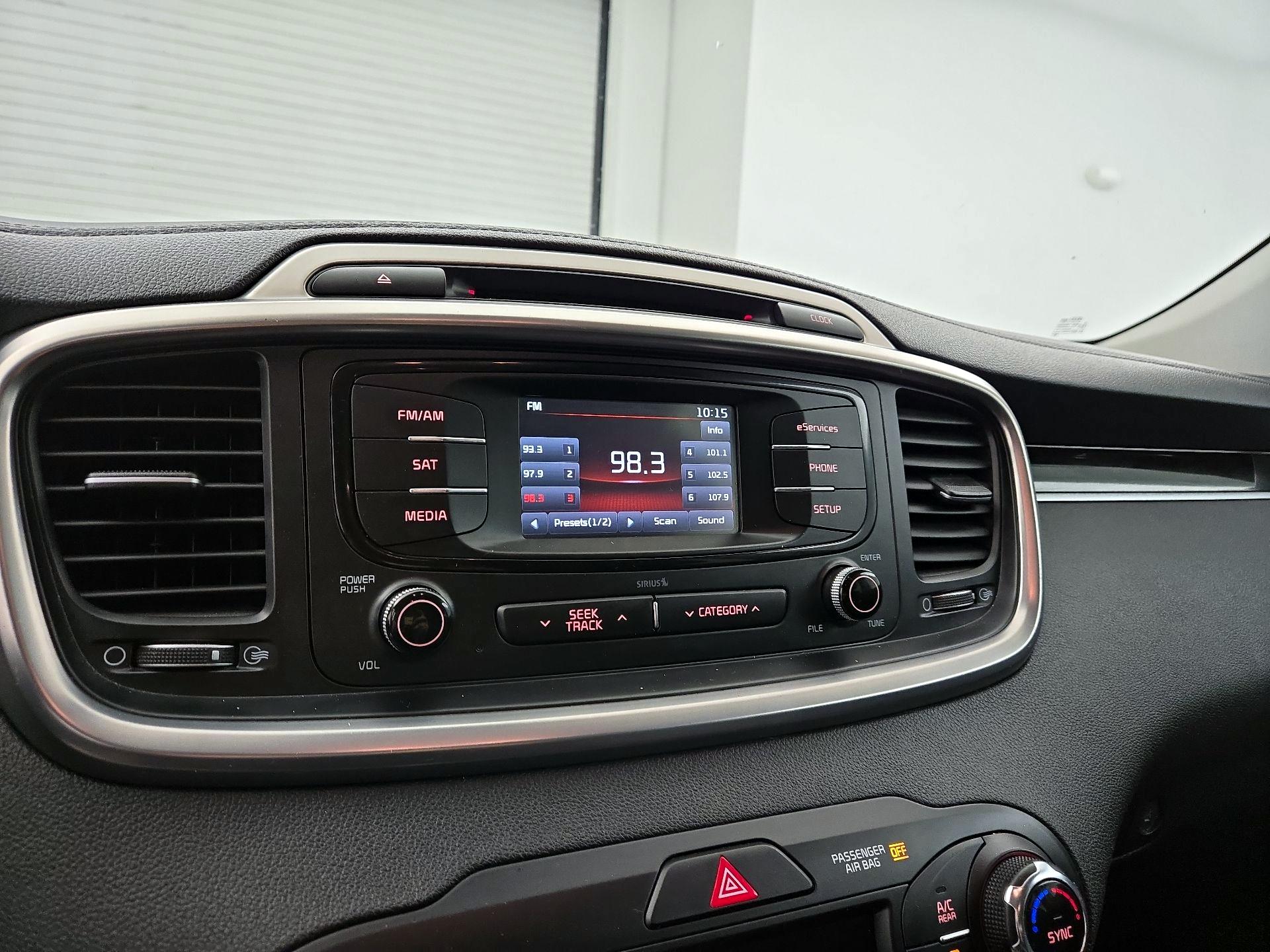 Thumbnail: 2016 Kia Sorento - 15