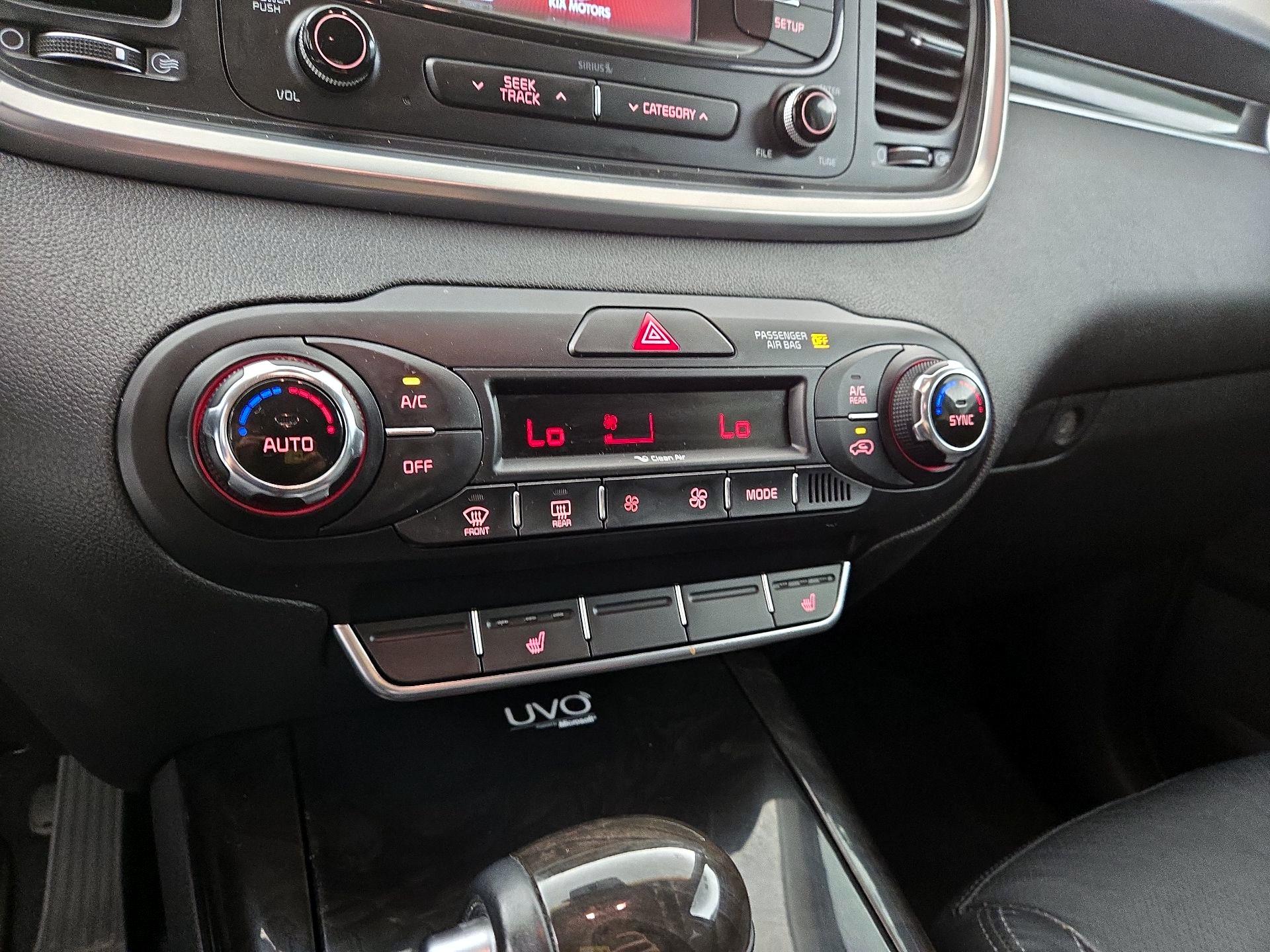 Thumbnail: 2016 Kia Sorento - 16