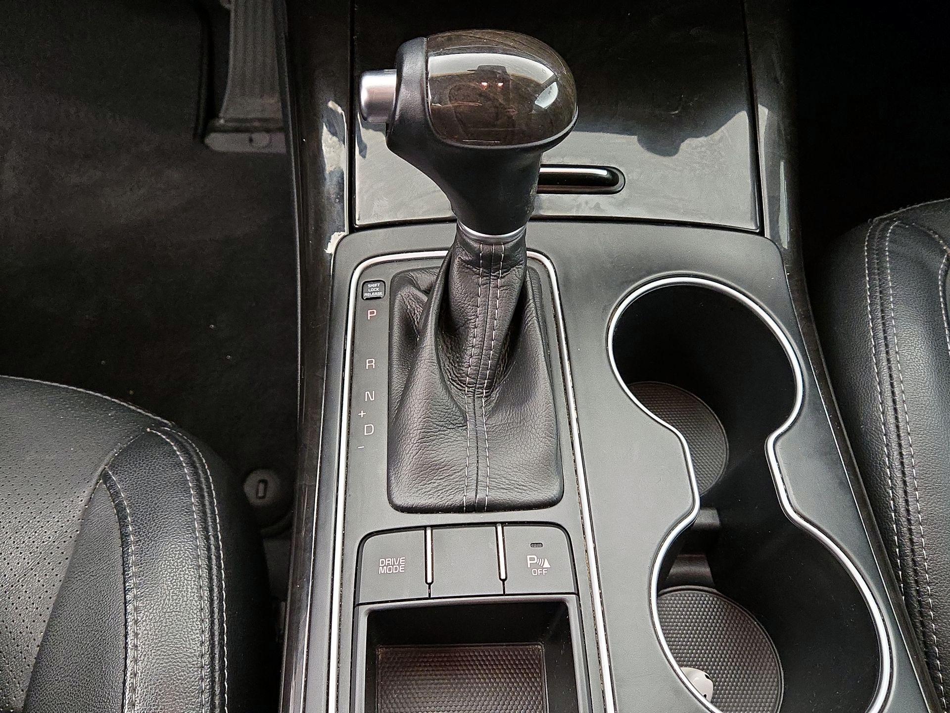 Thumbnail: 2016 Kia Sorento - 17