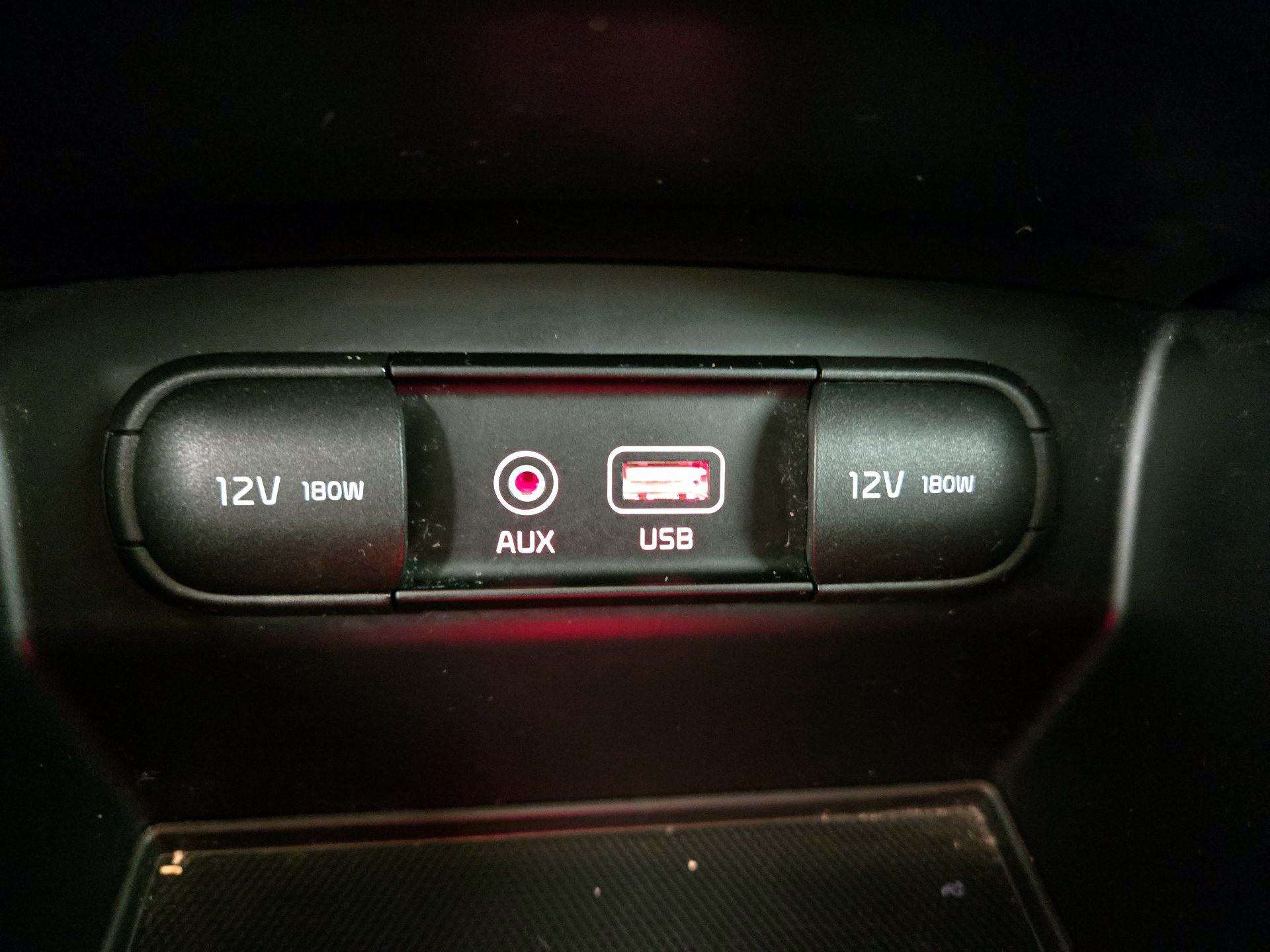 Thumbnail: 2016 Kia Sorento - 18