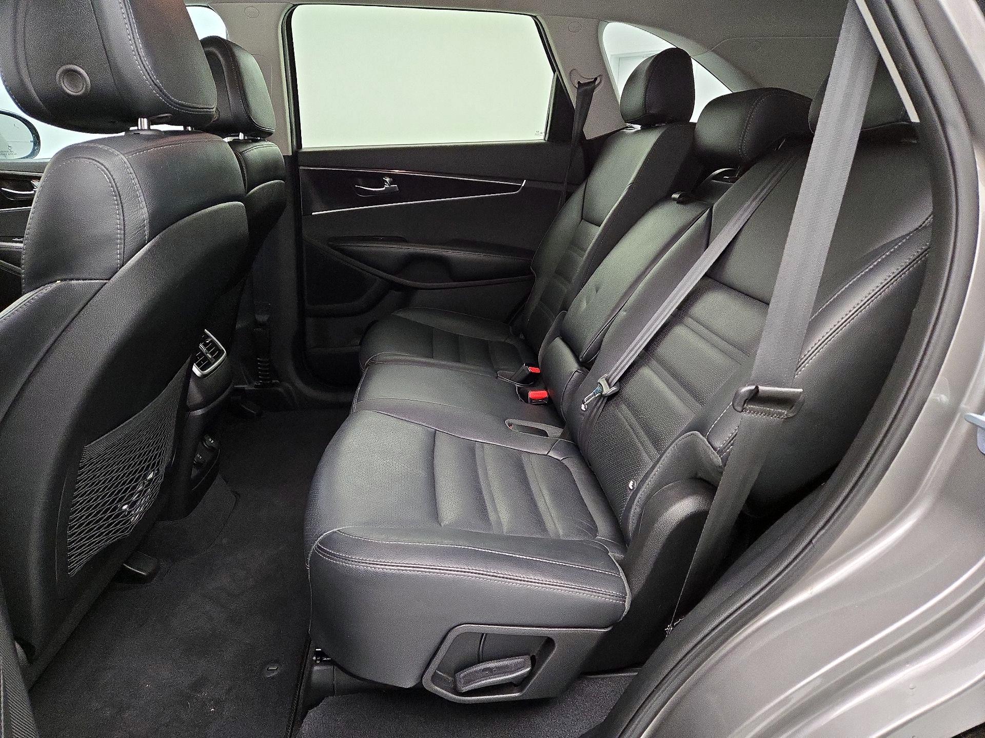 Thumbnail: 2016 Kia Sorento - 19