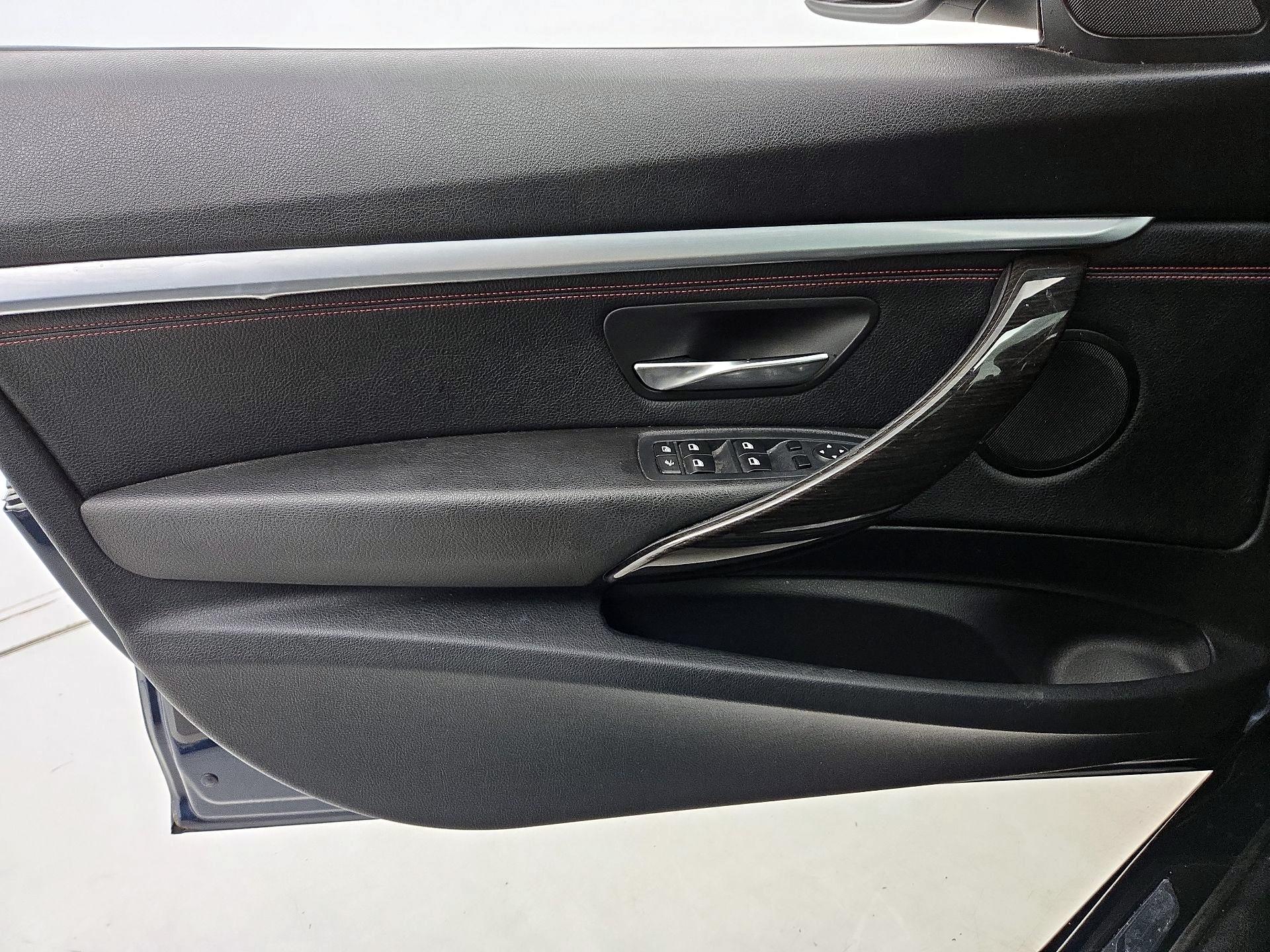 Thumbnail: 2015 BMW 3 Series - 12