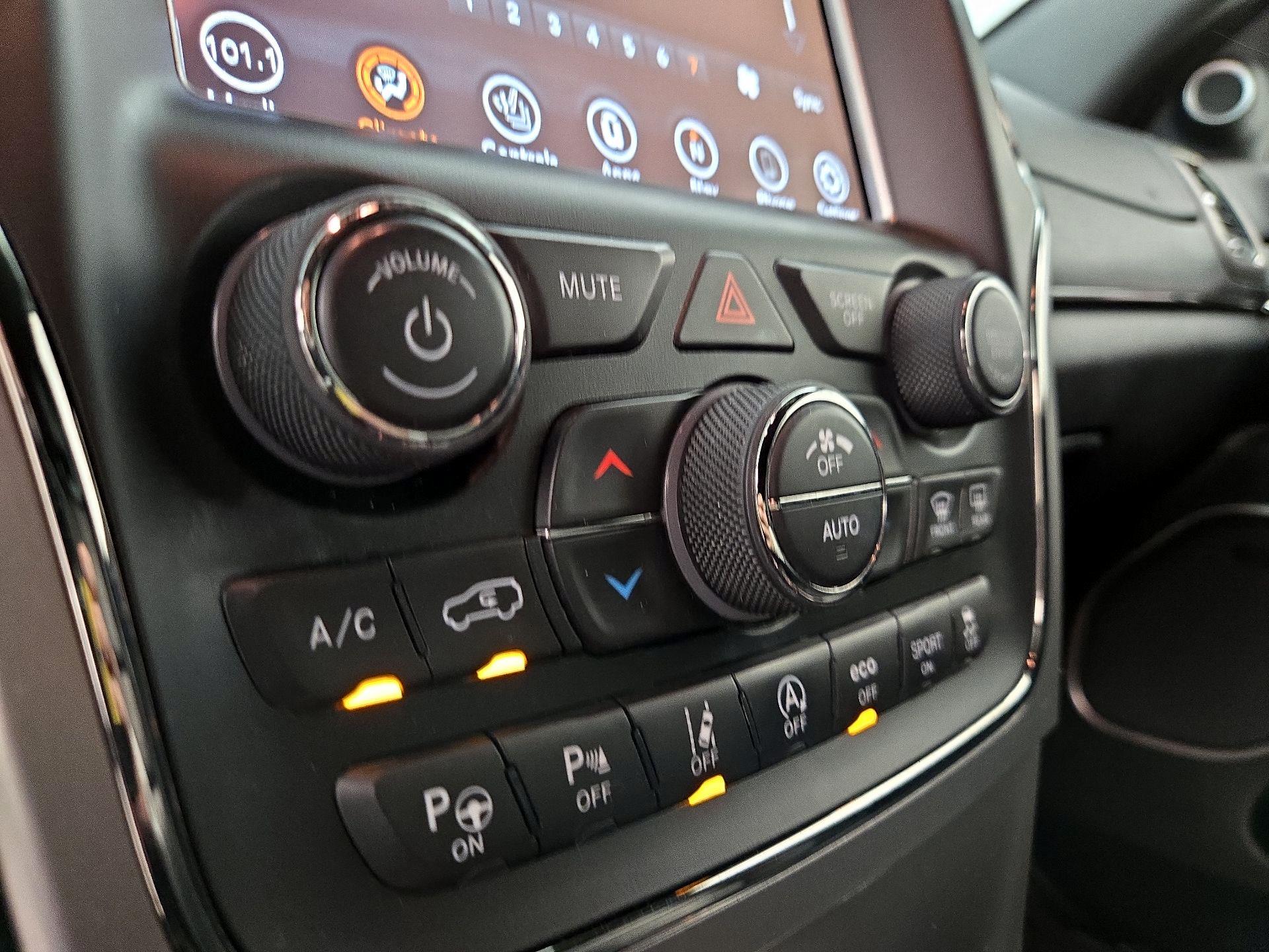 Thumbnail: 2018 Jeep Grand Cherokee - 17