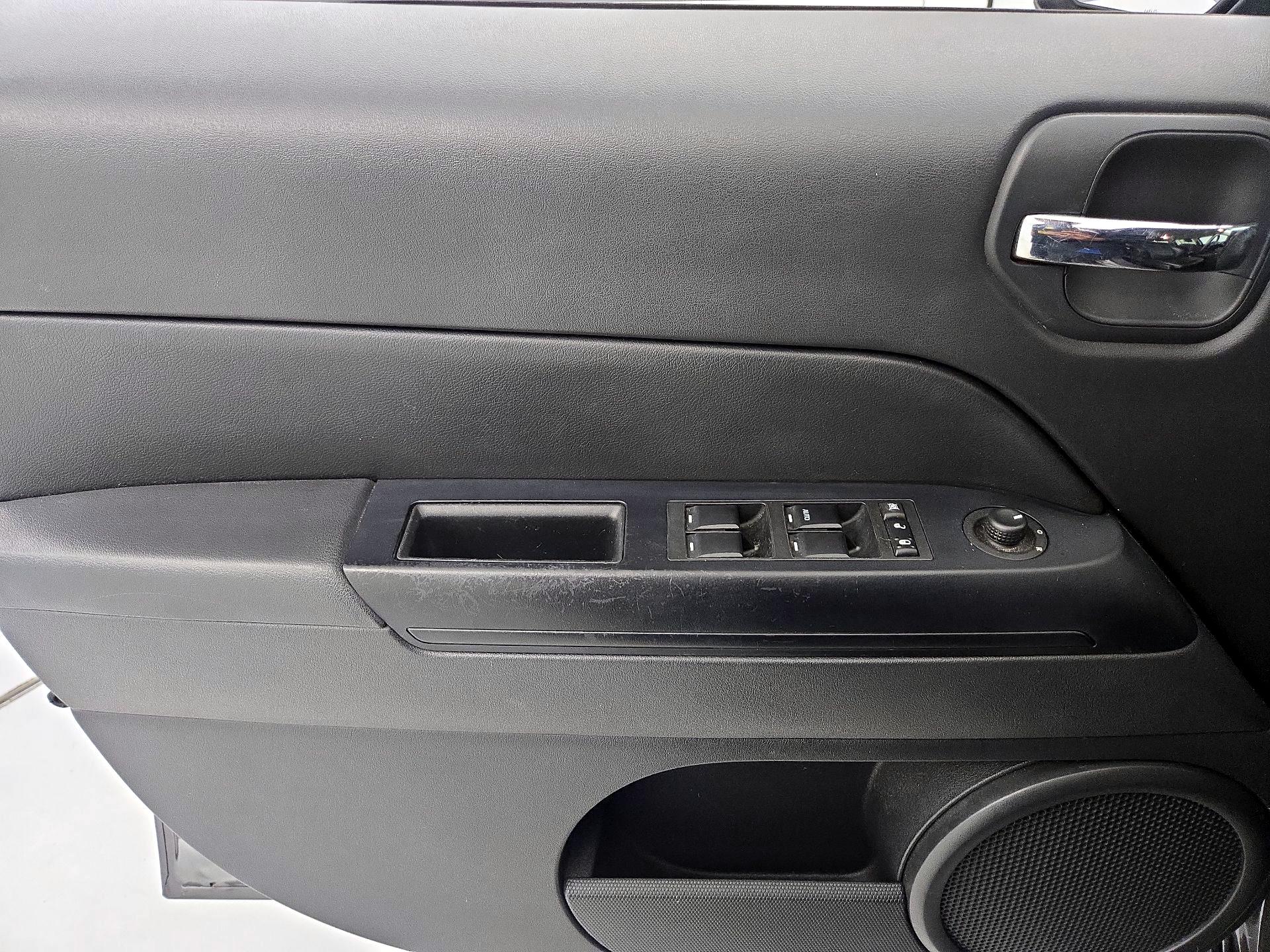 Thumbnail: 2015 Jeep Patriot - 12