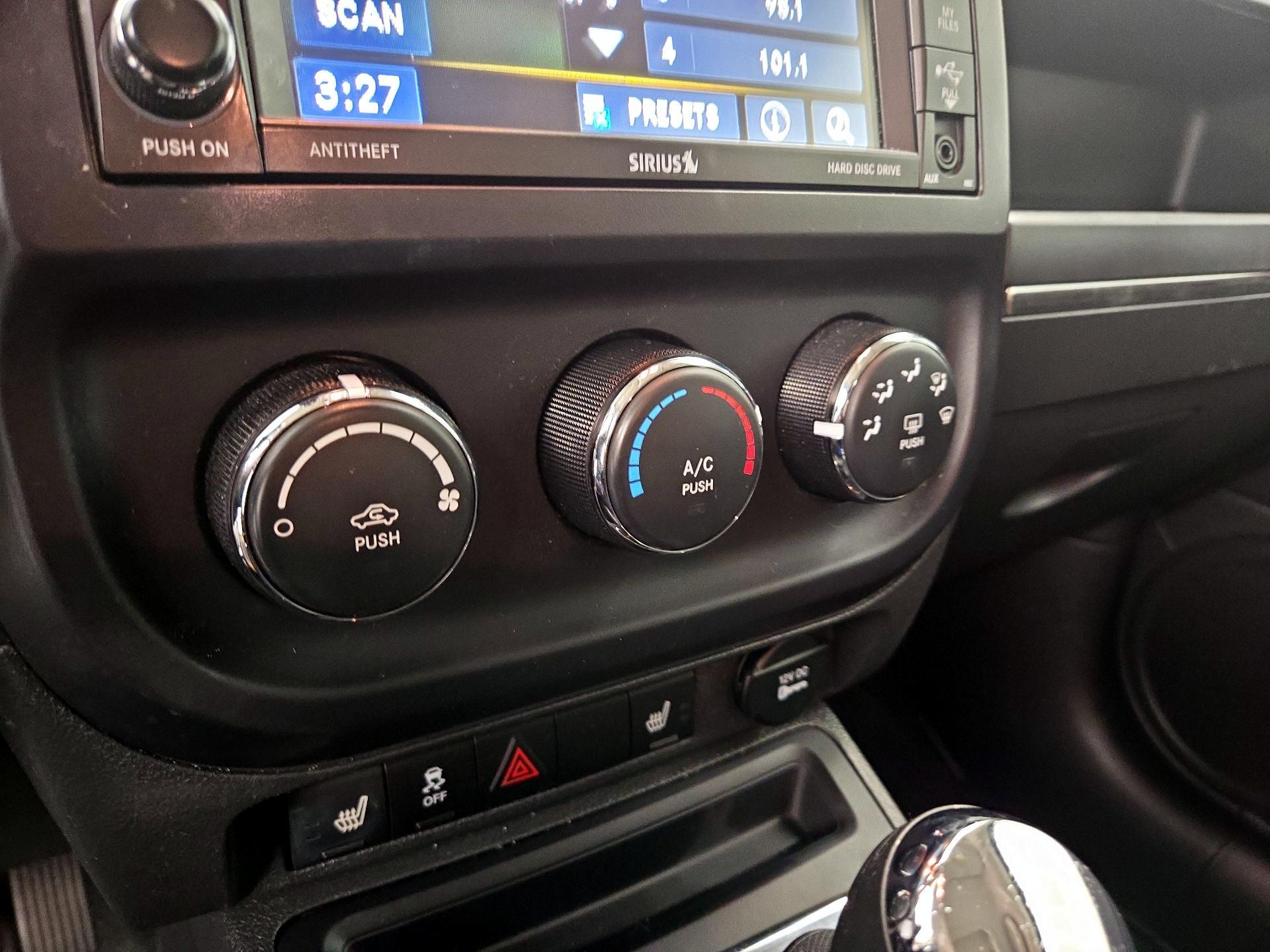 Thumbnail: 2015 Jeep Patriot - 14