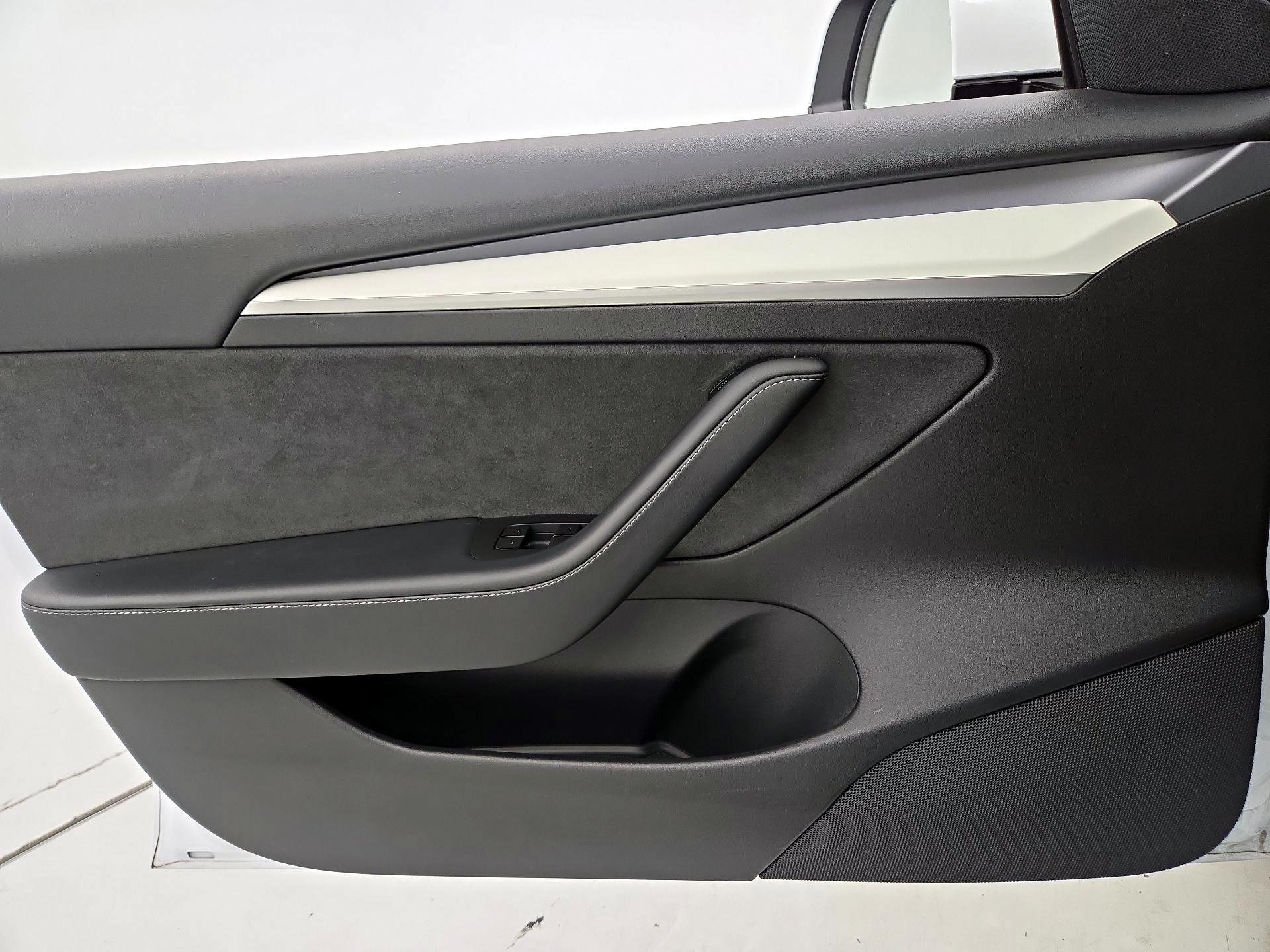 Thumbnail: 2022 Tesla Model 3 - 12