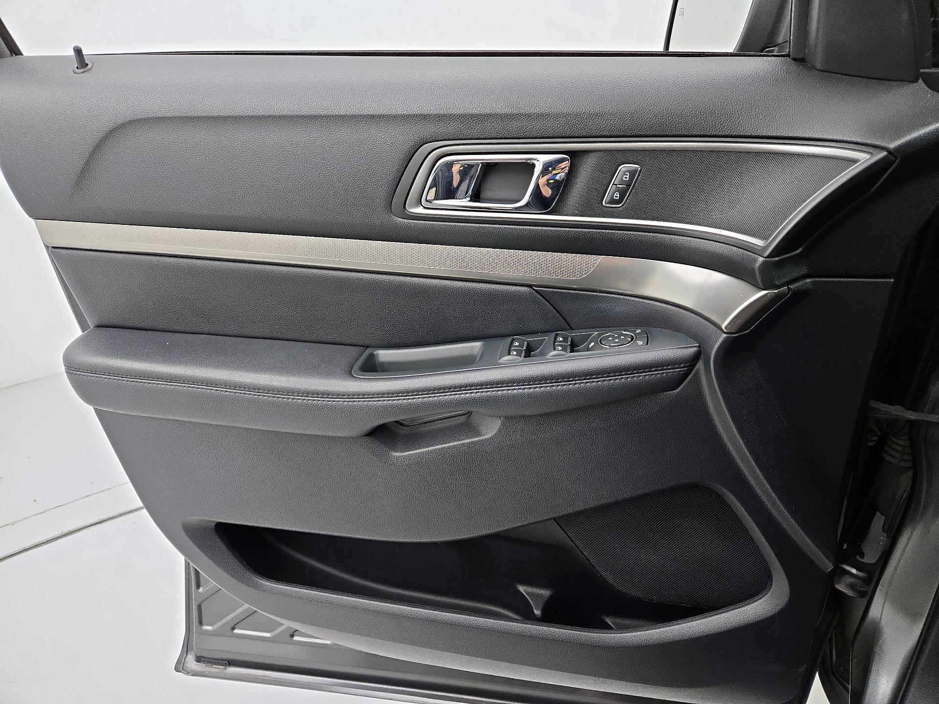 Thumbnail: 2019 Ford Explorer - 12