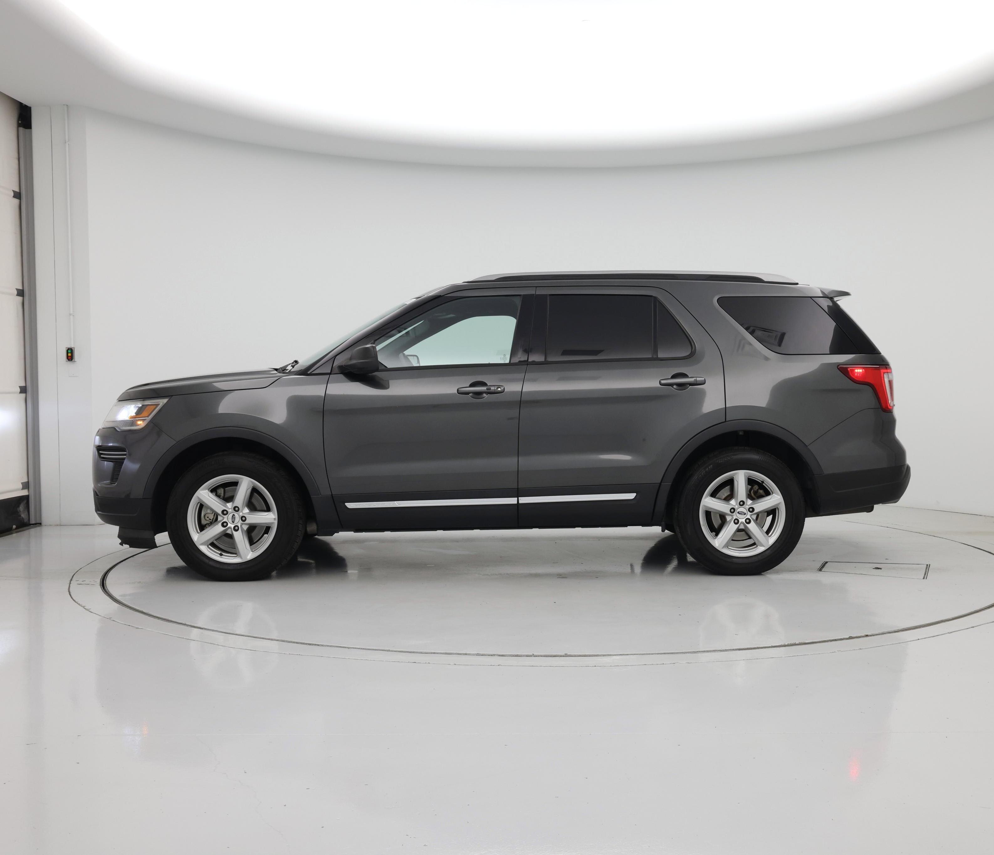 Thumbnail: 2019 Ford Explorer - 3