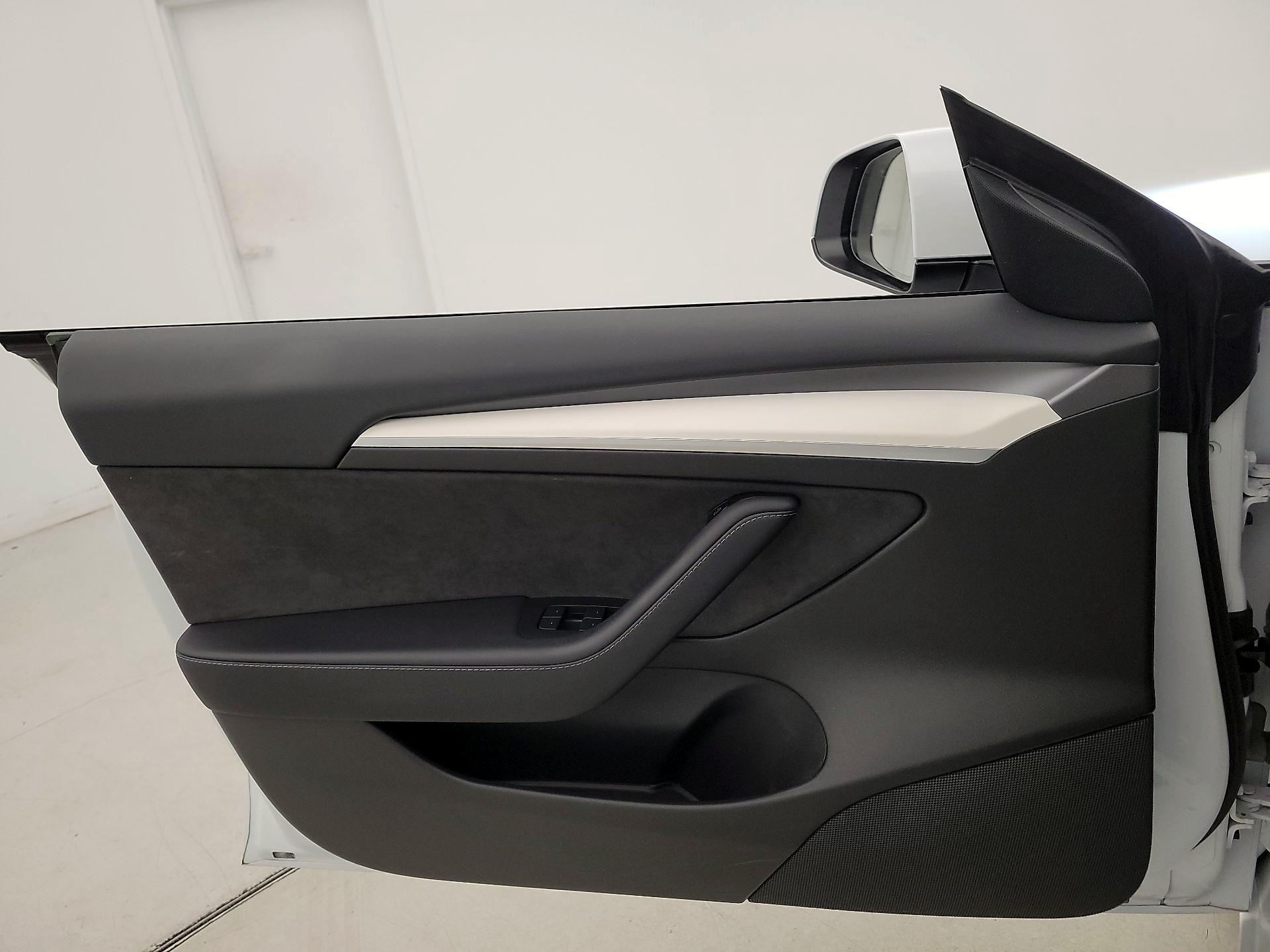 Thumbnail: 2022 Tesla Model 3 - 12