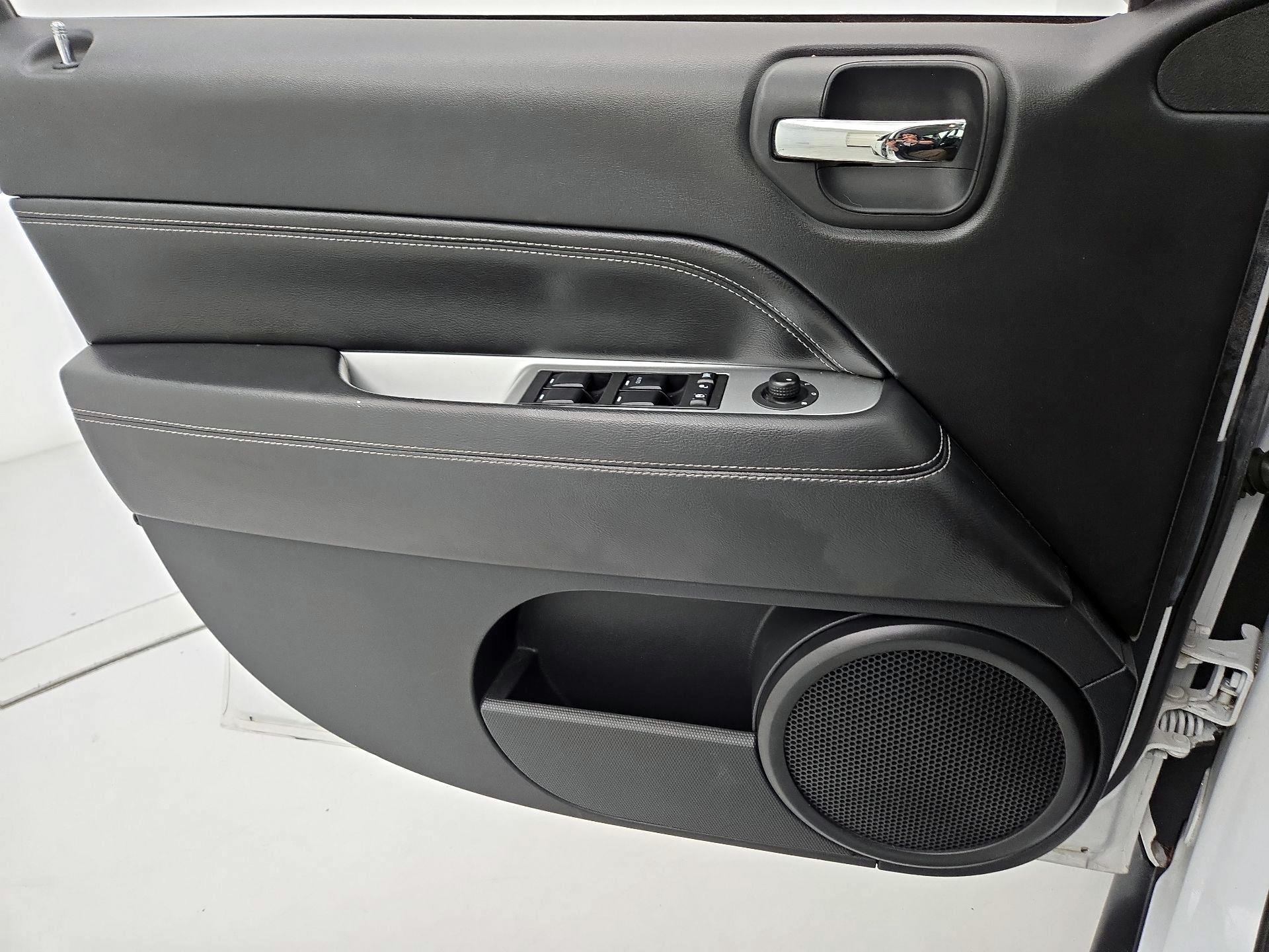 Thumbnail: 2016 Jeep Compass - 12