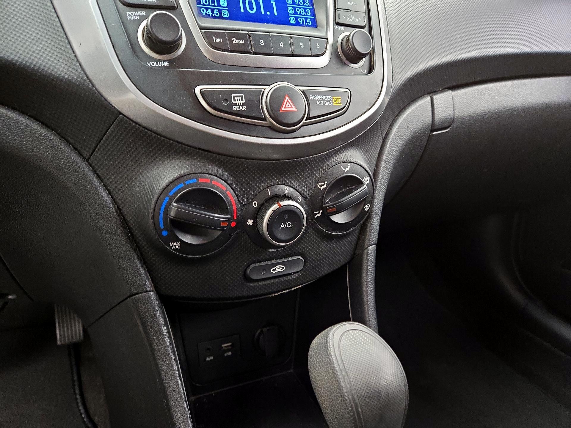 Thumbnail: 2015 Hyundai Accent - 15