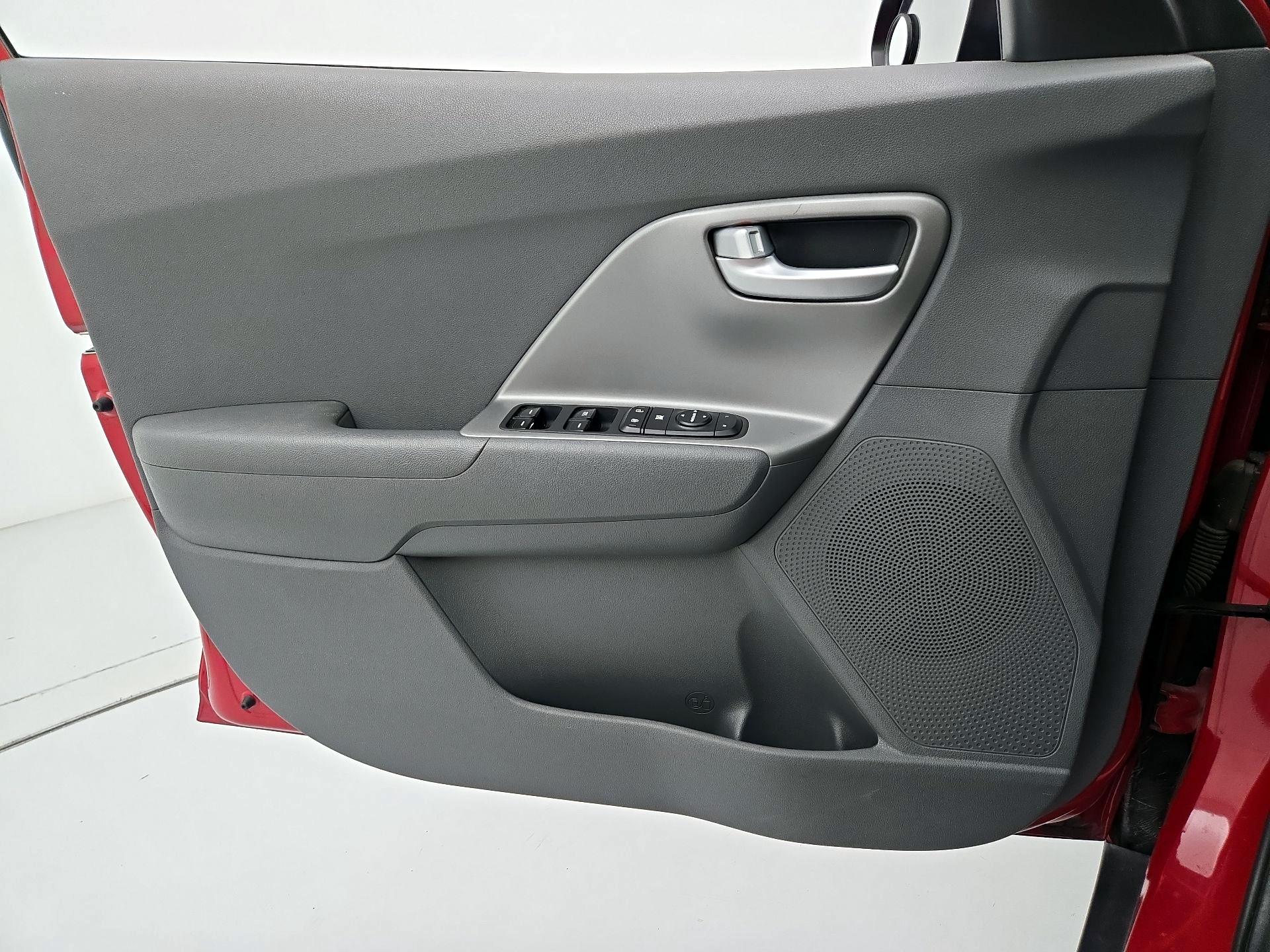Thumbnail: 2017 Kia Niro - 12