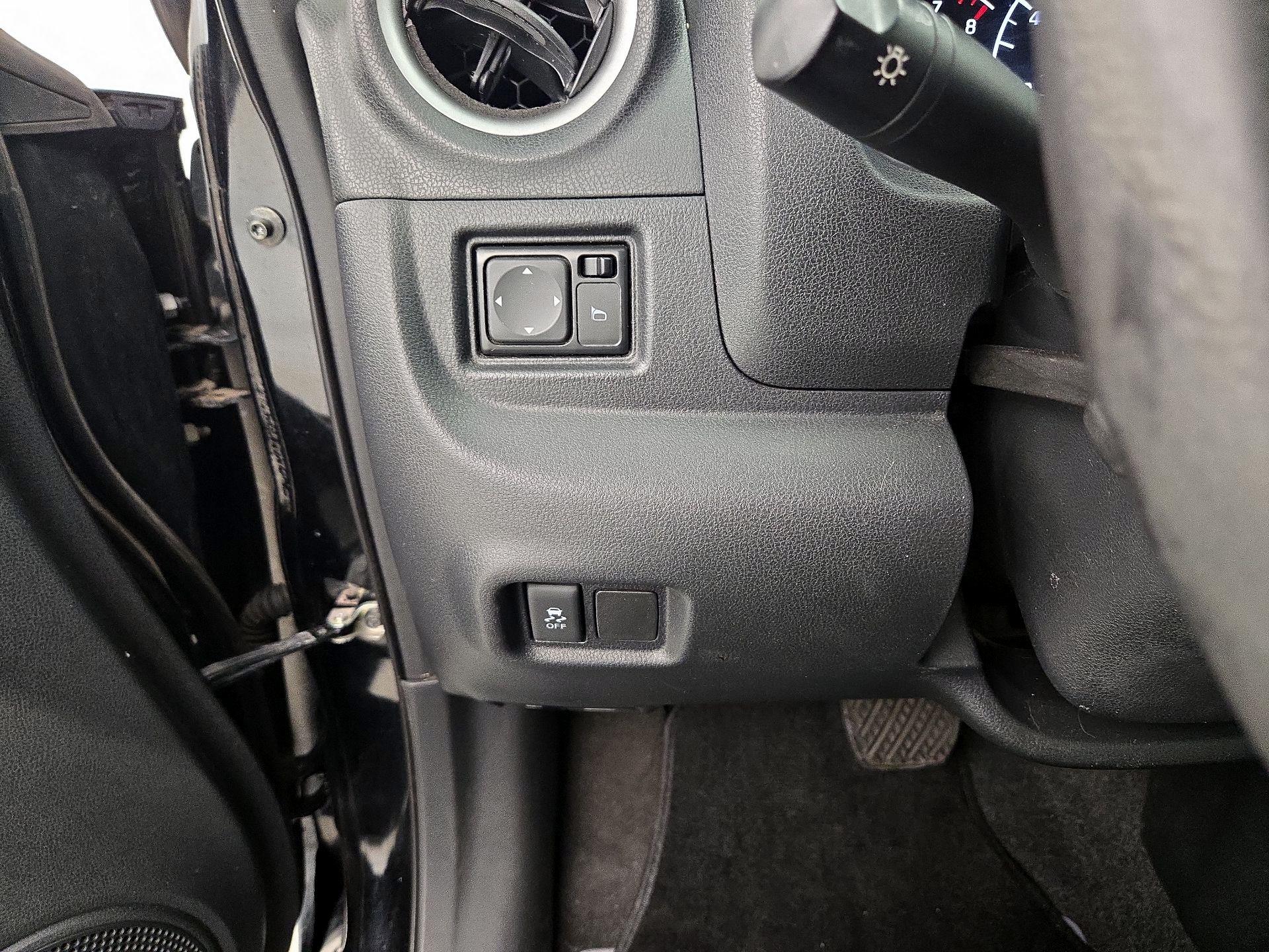 Thumbnail: 2015 Nissan Versa Note - 13