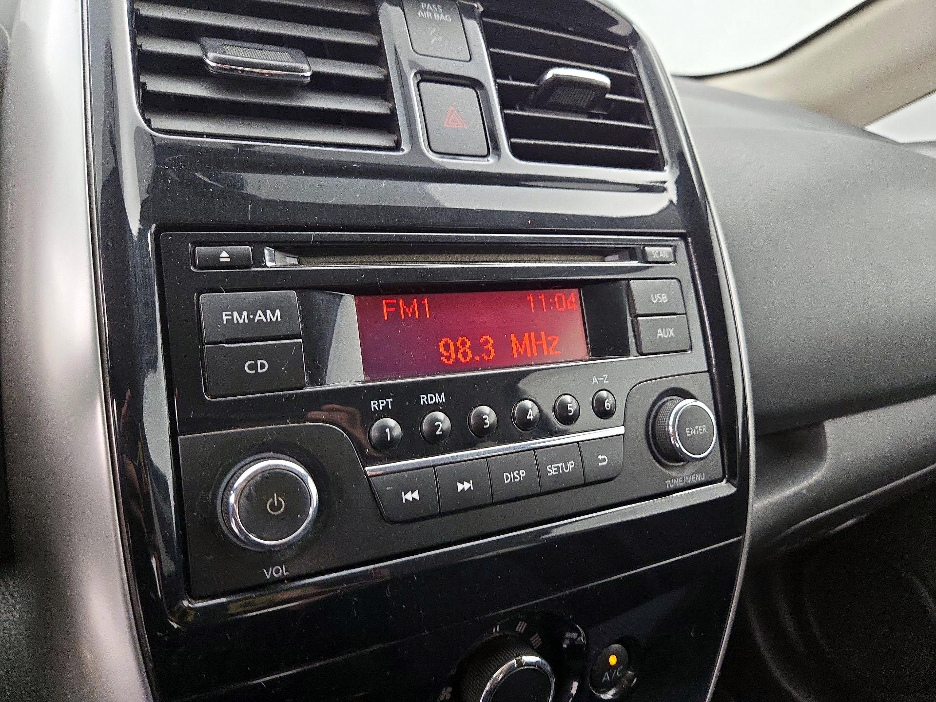 Thumbnail: 2015 Nissan Versa Note - 14