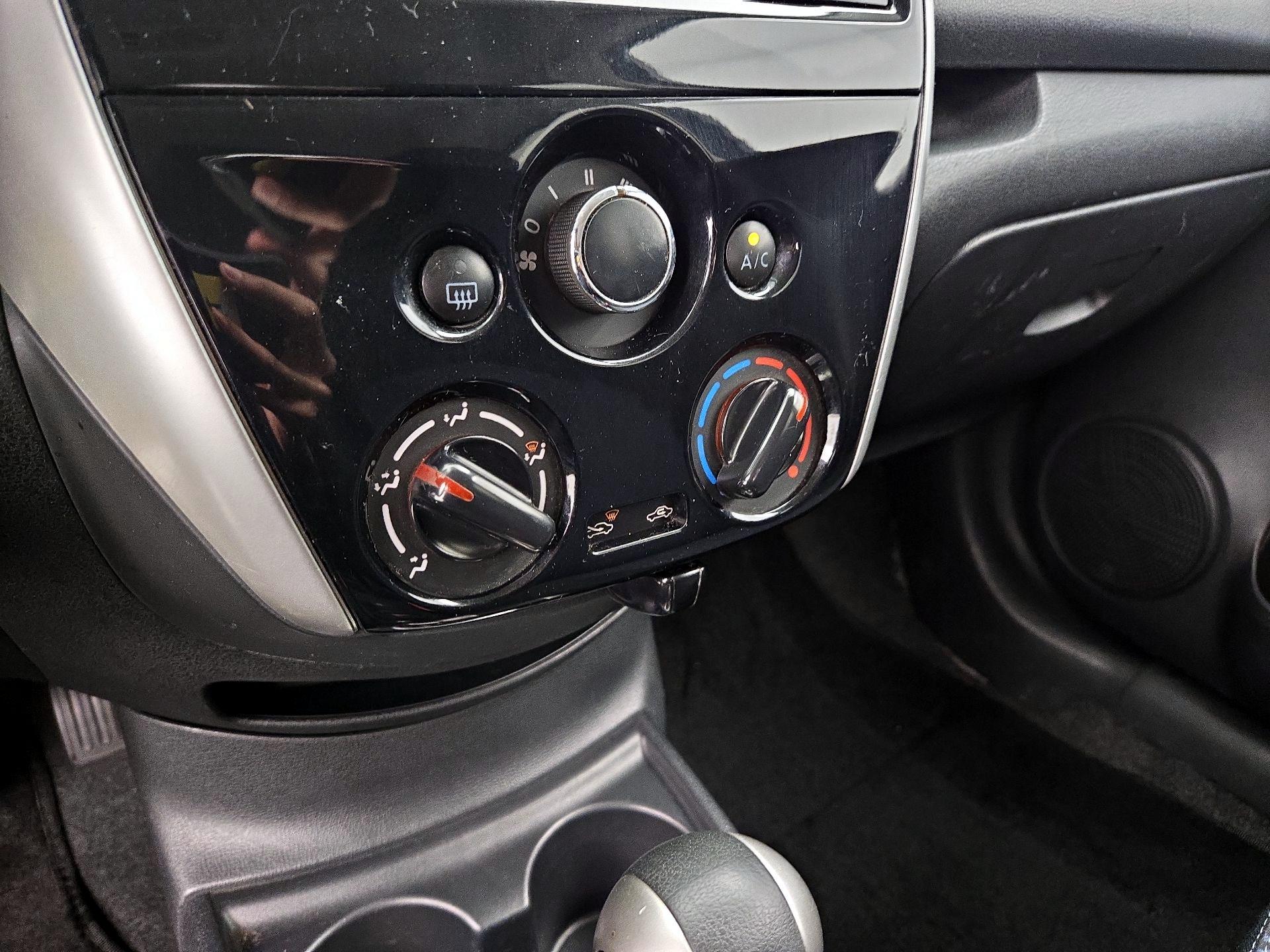 Thumbnail: 2015 Nissan Versa Note - 15