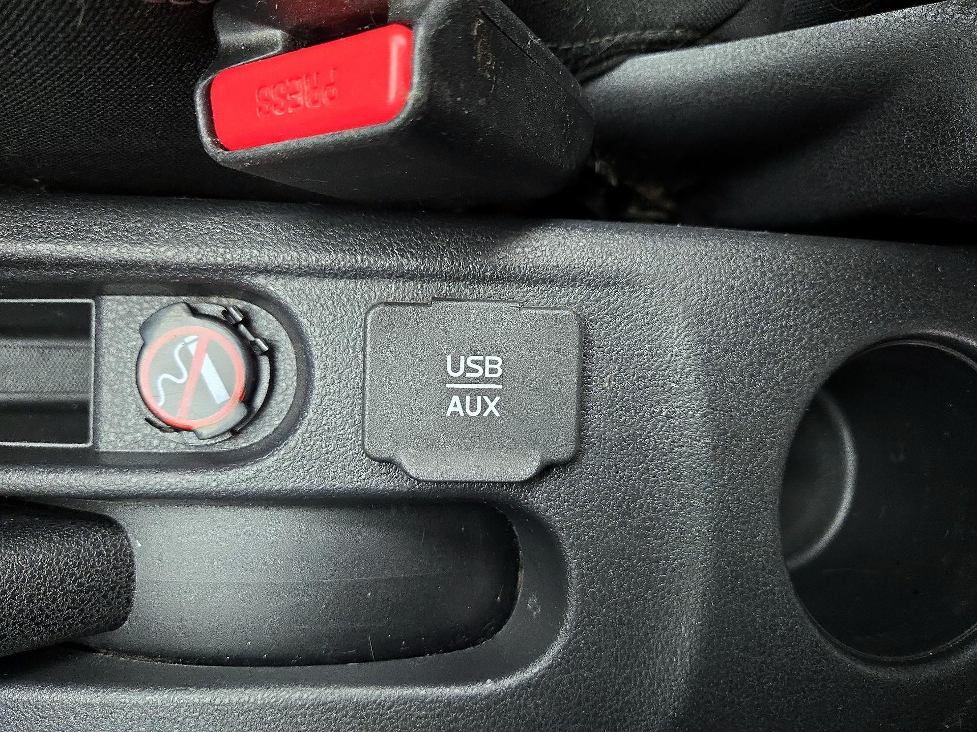 Thumbnail: 2015 Nissan Versa Note - 17