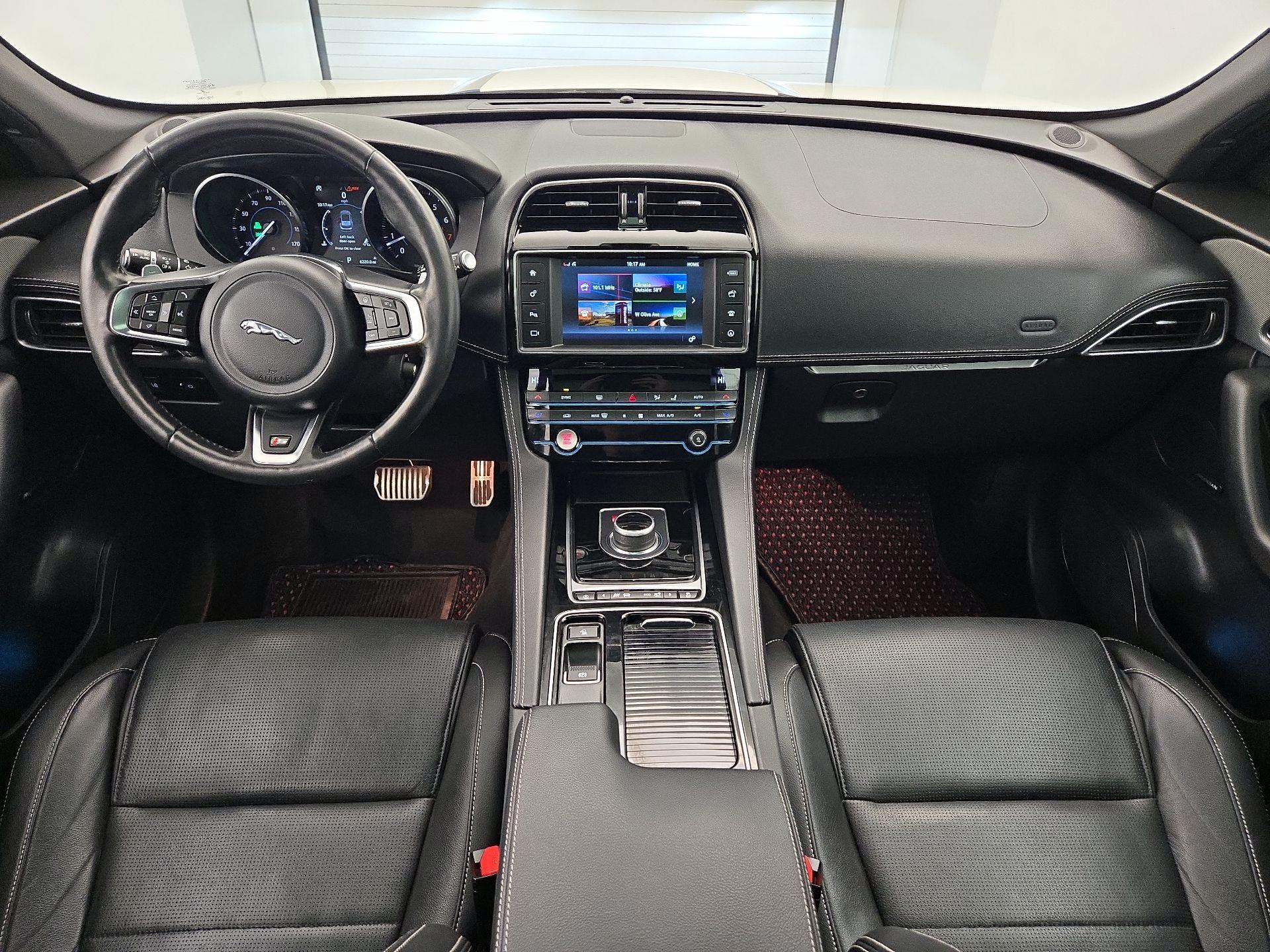 Thumbnail: 2018 Jaguar F-Pace - 9