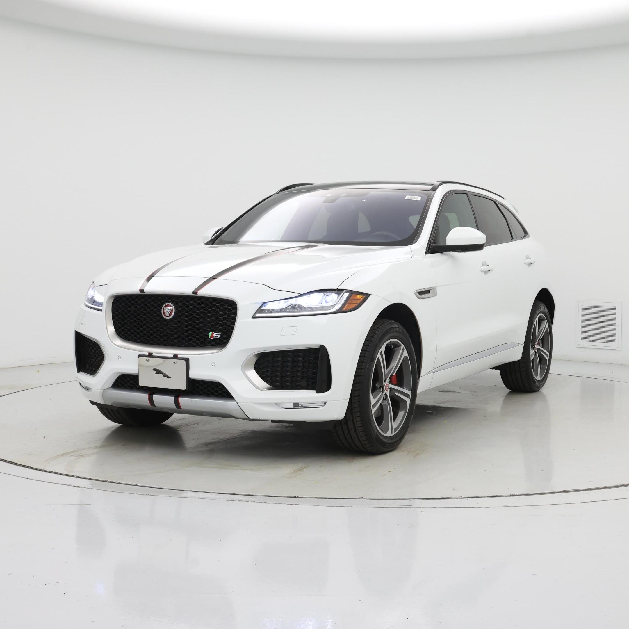 Thumbnail: 2018 Jaguar F-Pace - 4