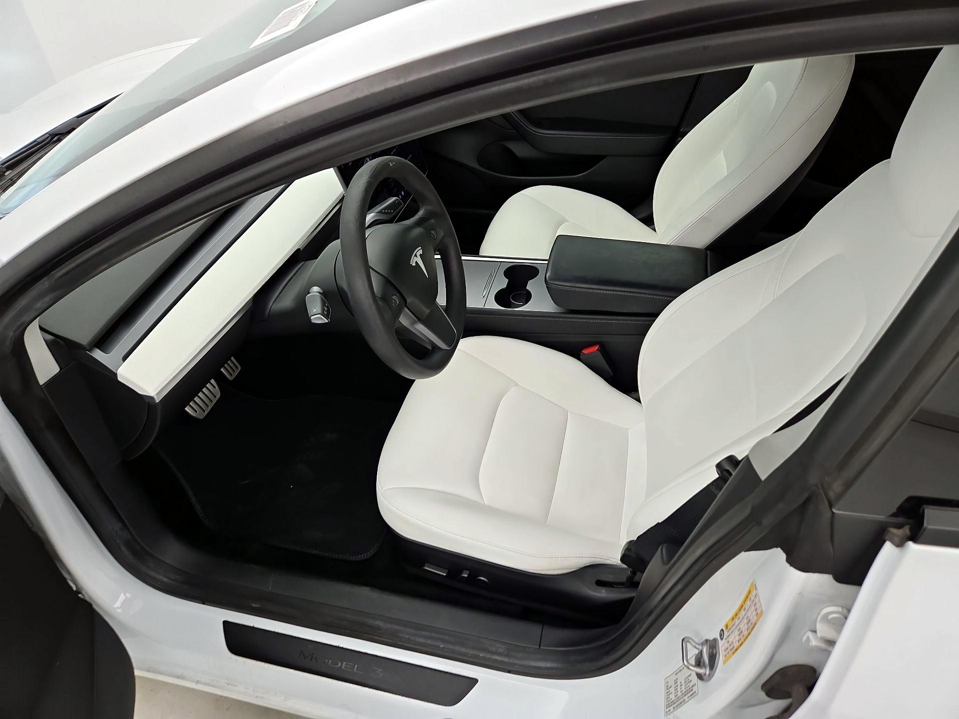 Thumbnail: 2022 Tesla Model 3 - 11