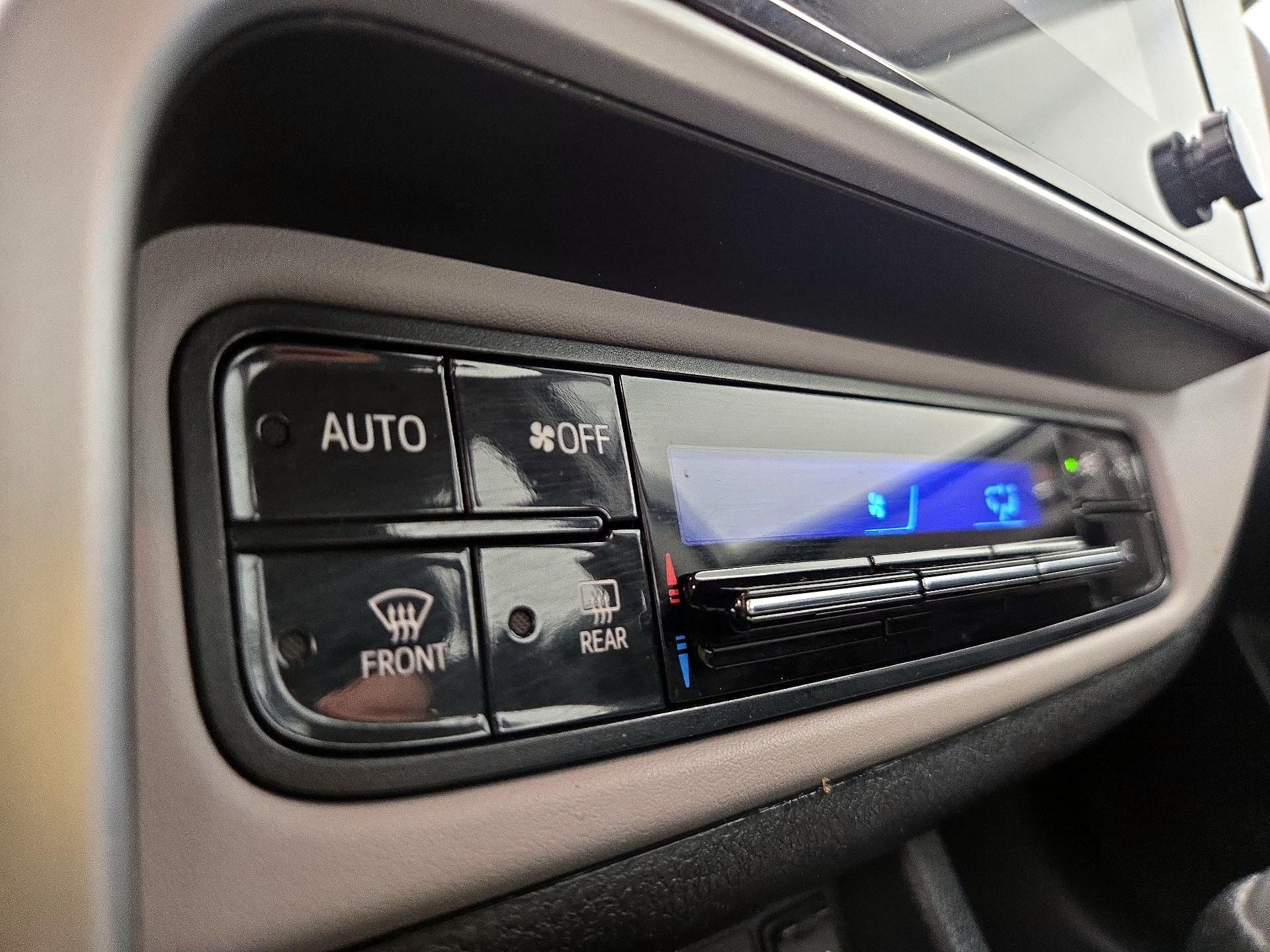 Thumbnail: 2018 Toyota Corolla - 16