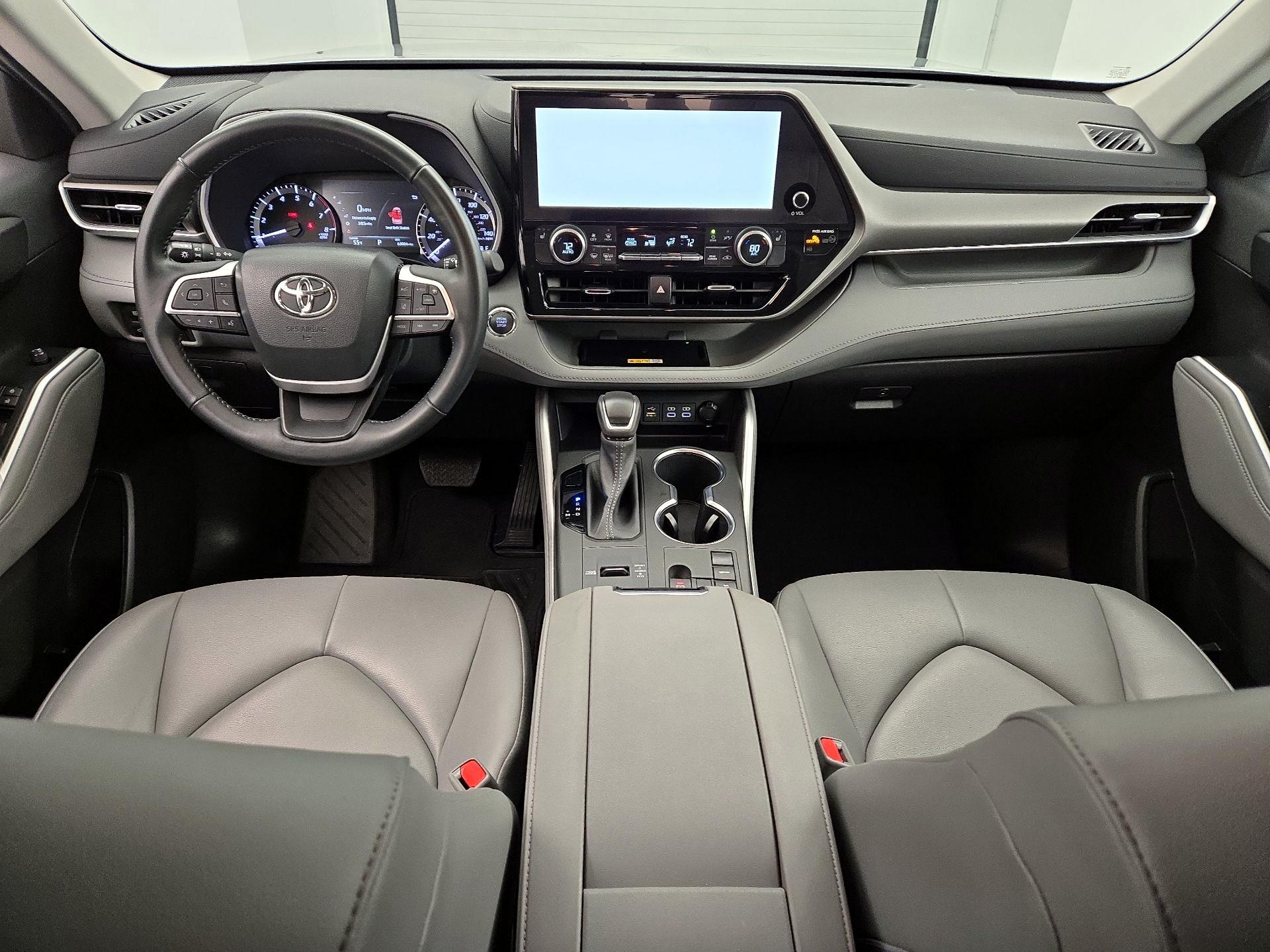 Thumbnail: 2023 Toyota Highlander - 9