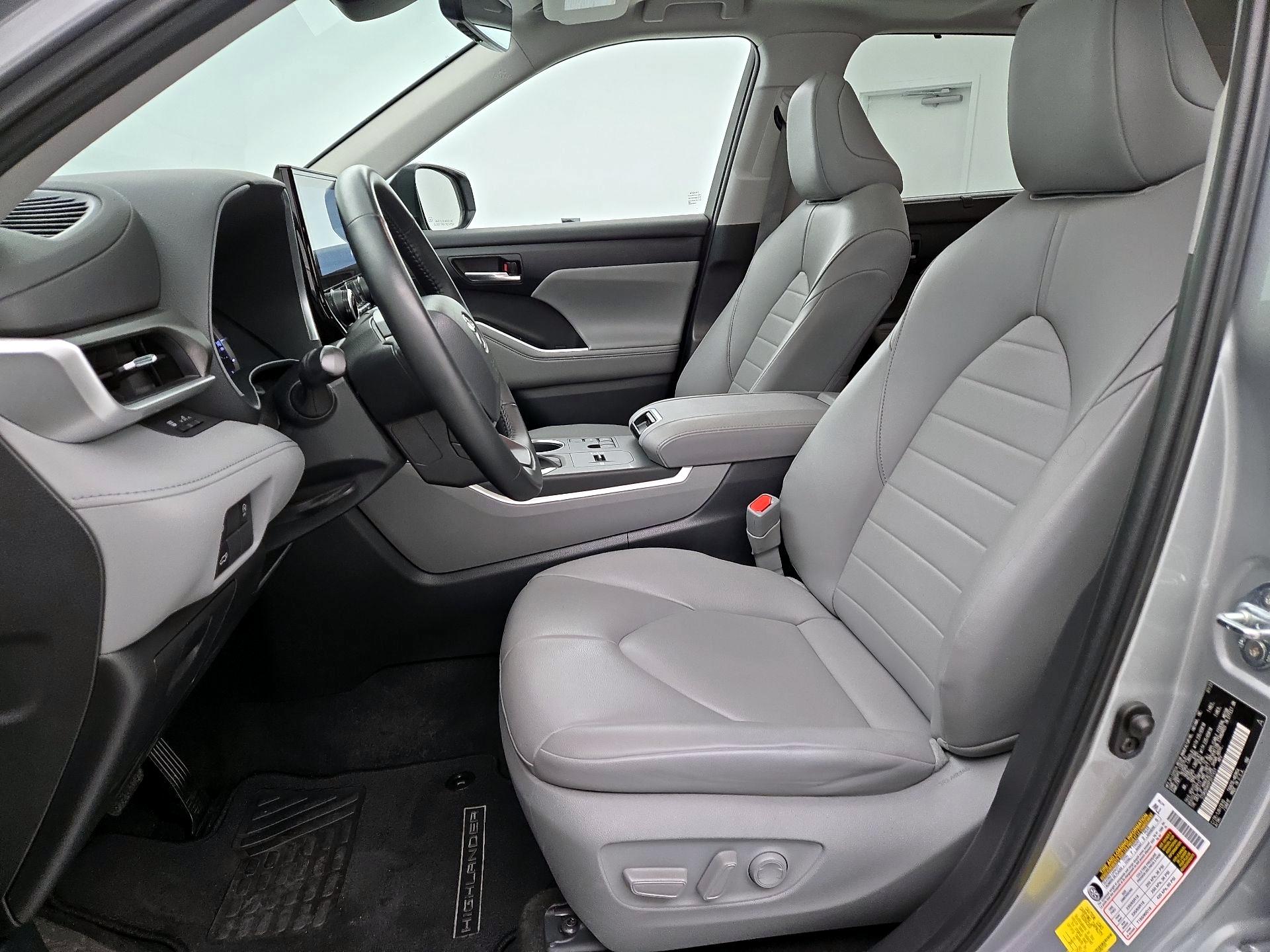 Thumbnail: 2023 Toyota Highlander - 11