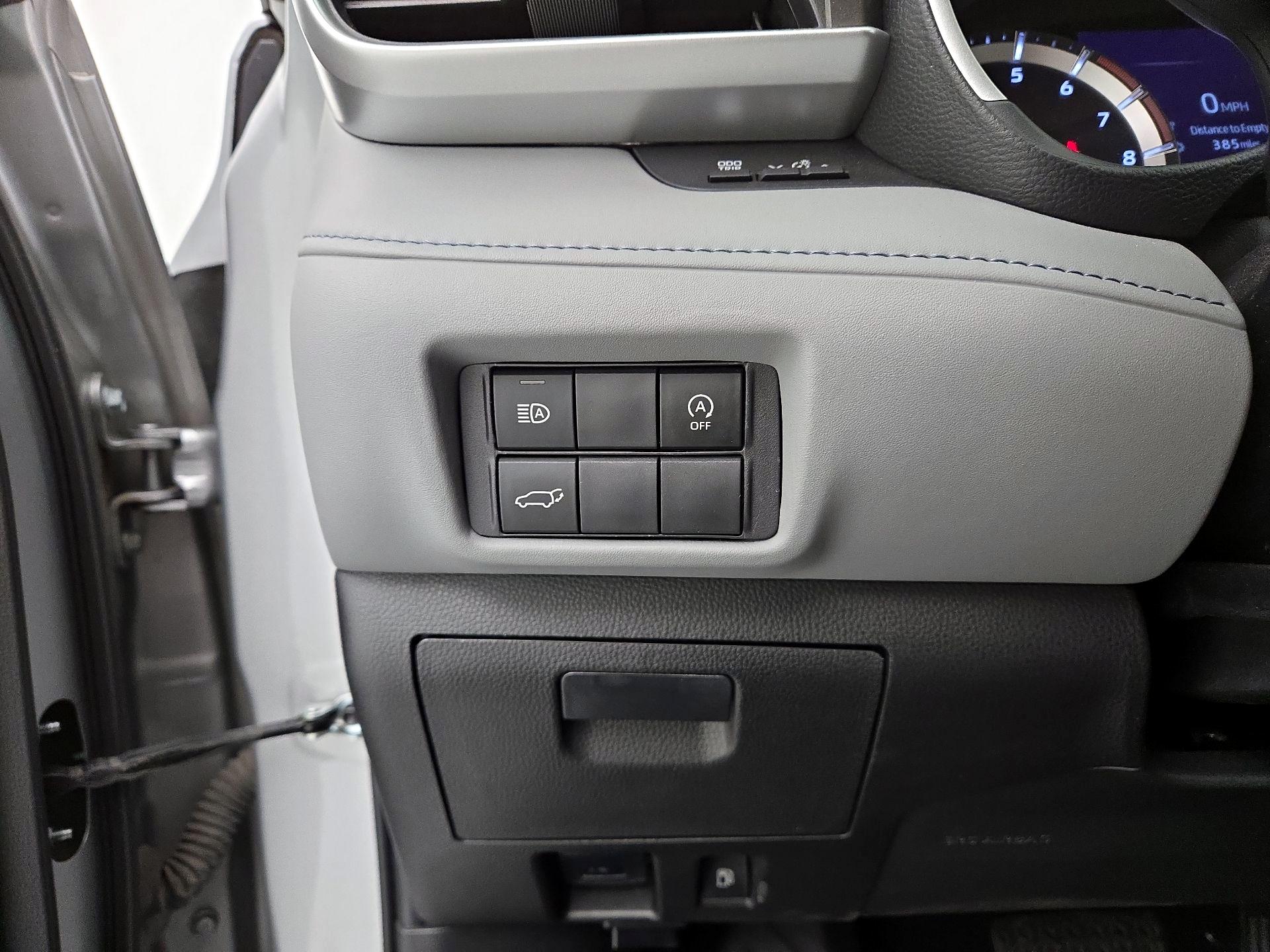 Thumbnail: 2023 Toyota Highlander - 13