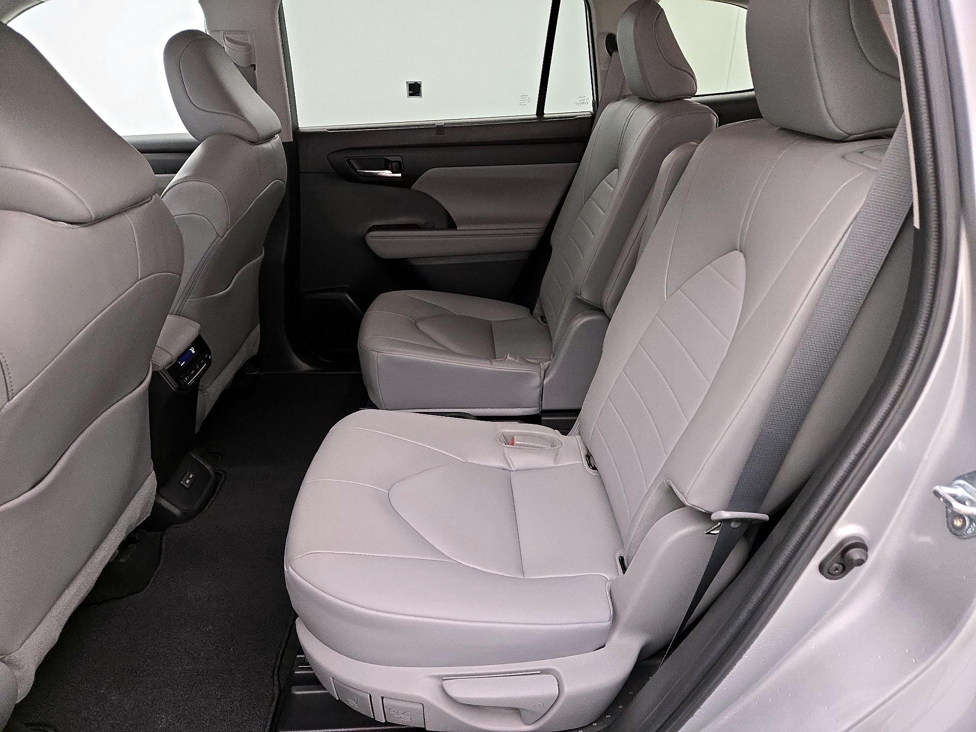 Thumbnail: 2023 Toyota Highlander - 20