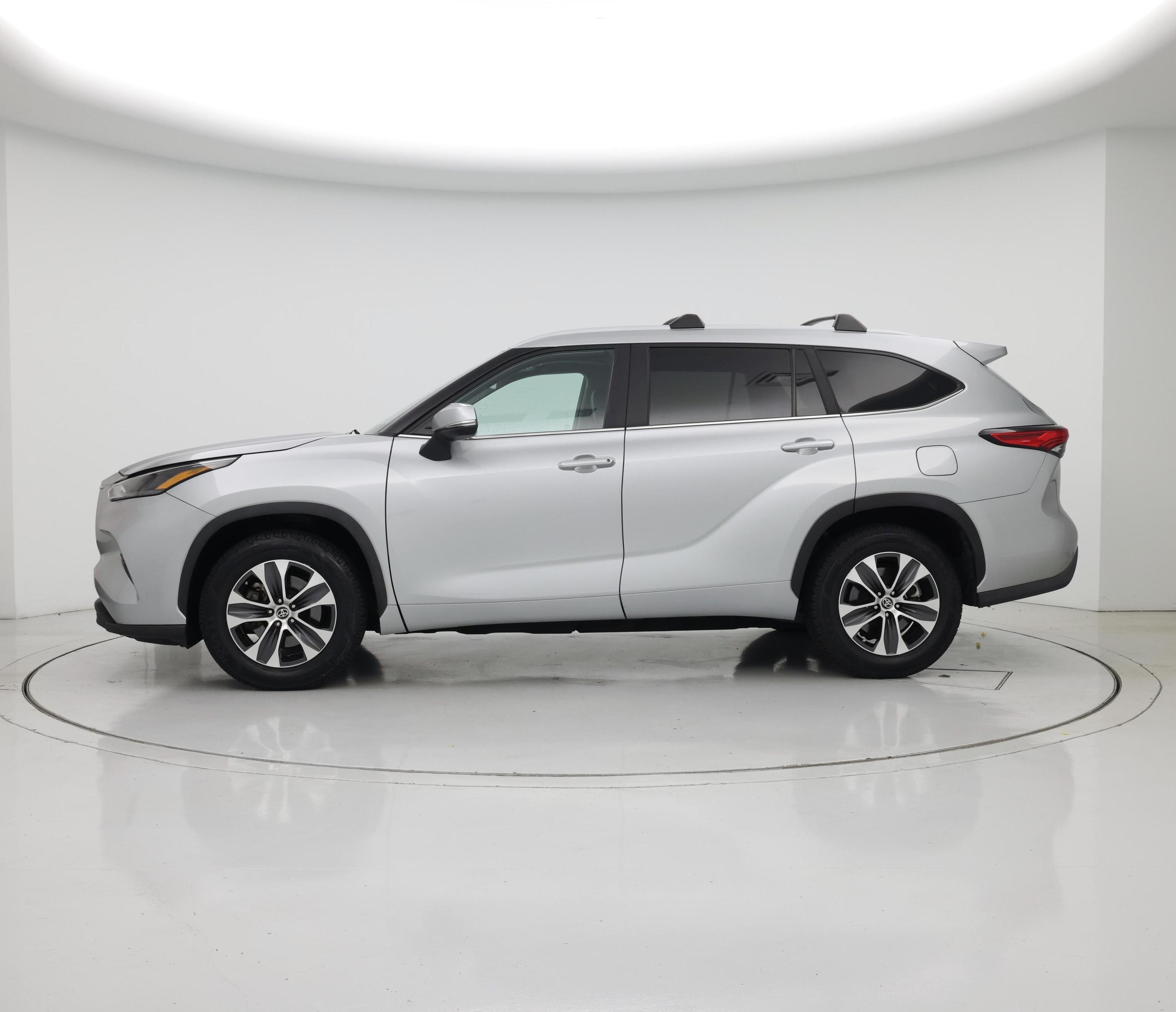 Thumbnail: 2023 Toyota Highlander - 3