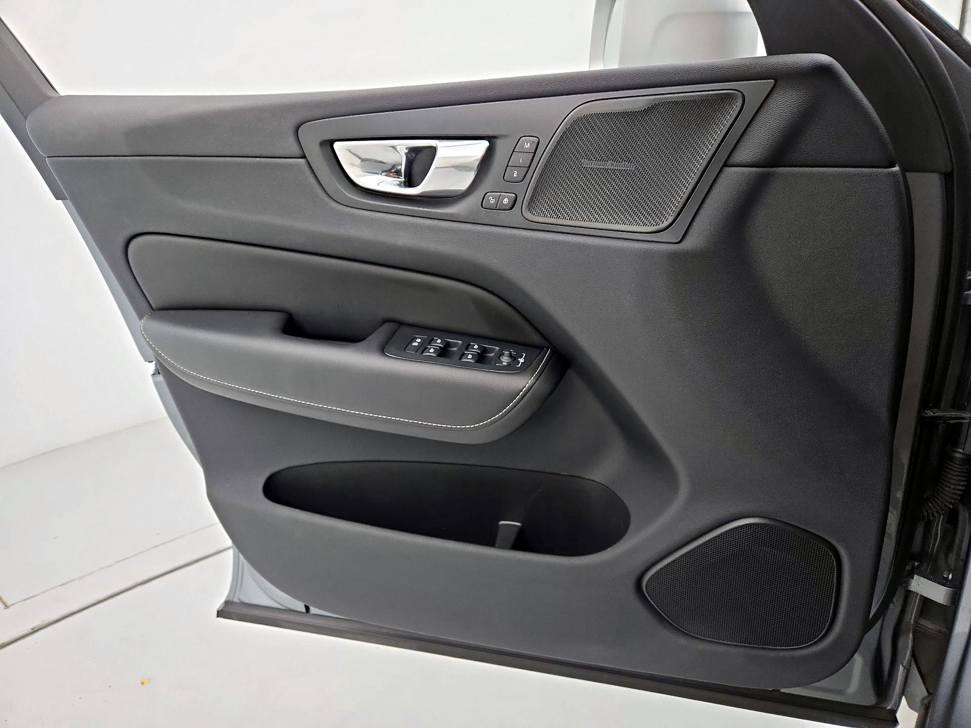 Thumbnail: 2019 Volvo XC60 - 12