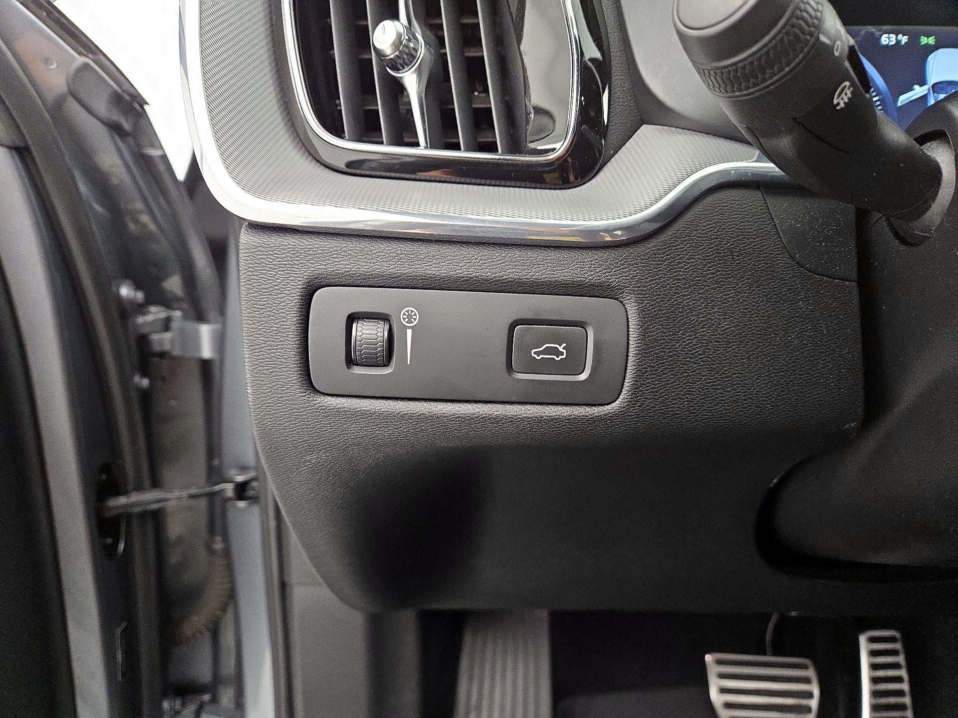 Thumbnail: 2019 Volvo XC60 - 13