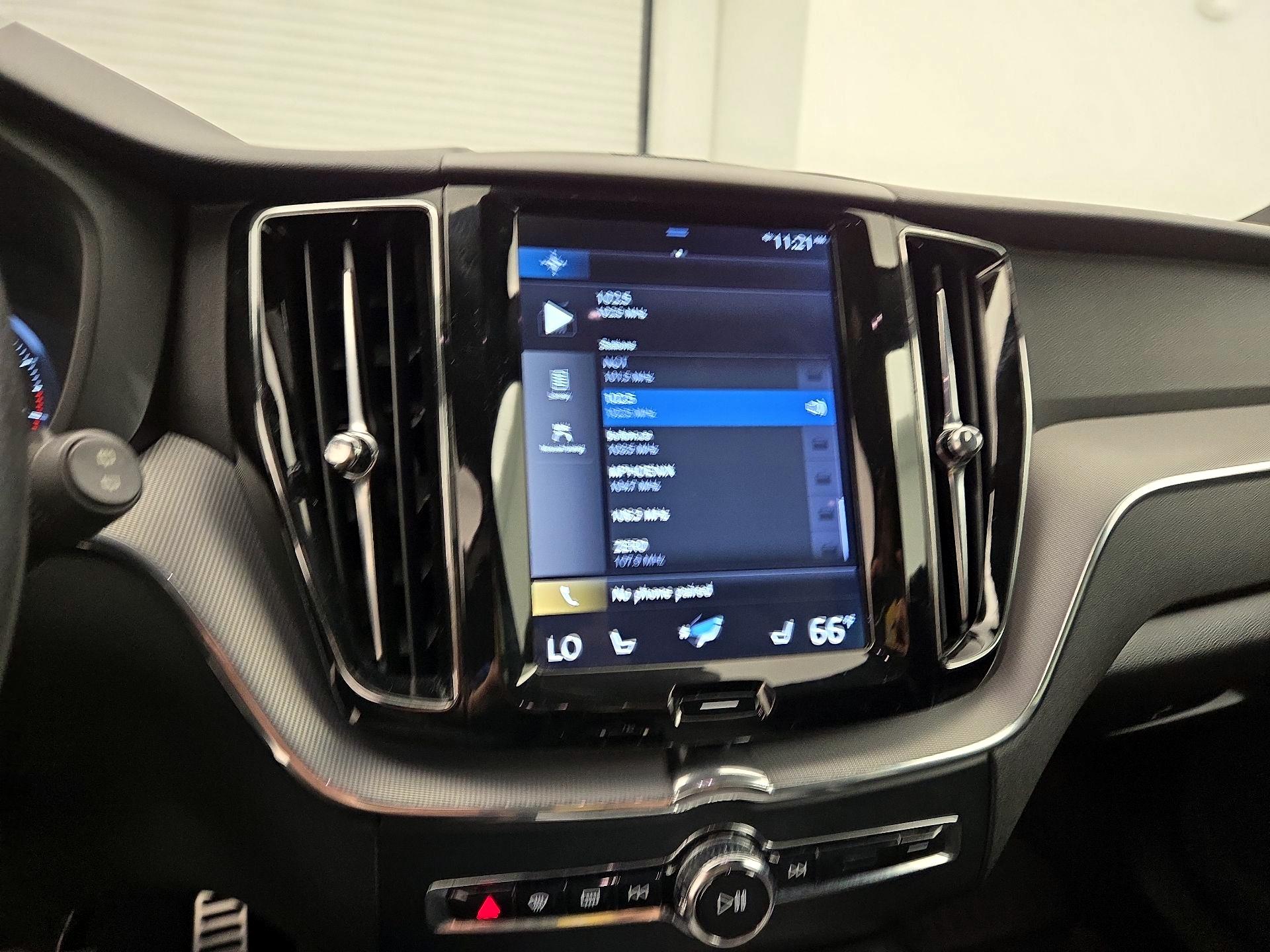 Thumbnail: 2019 Volvo XC60 - 16