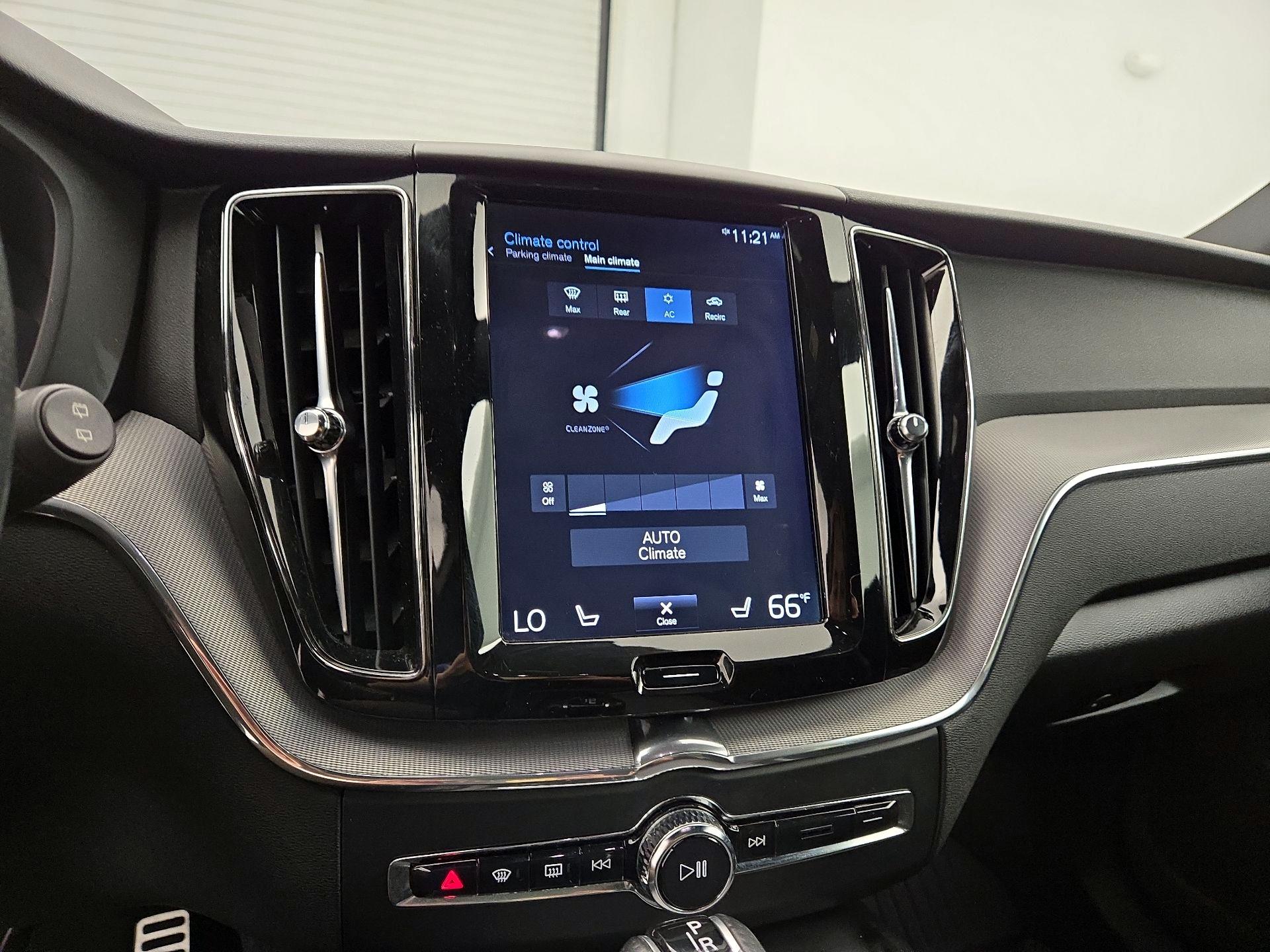 Thumbnail: 2019 Volvo XC60 - 17